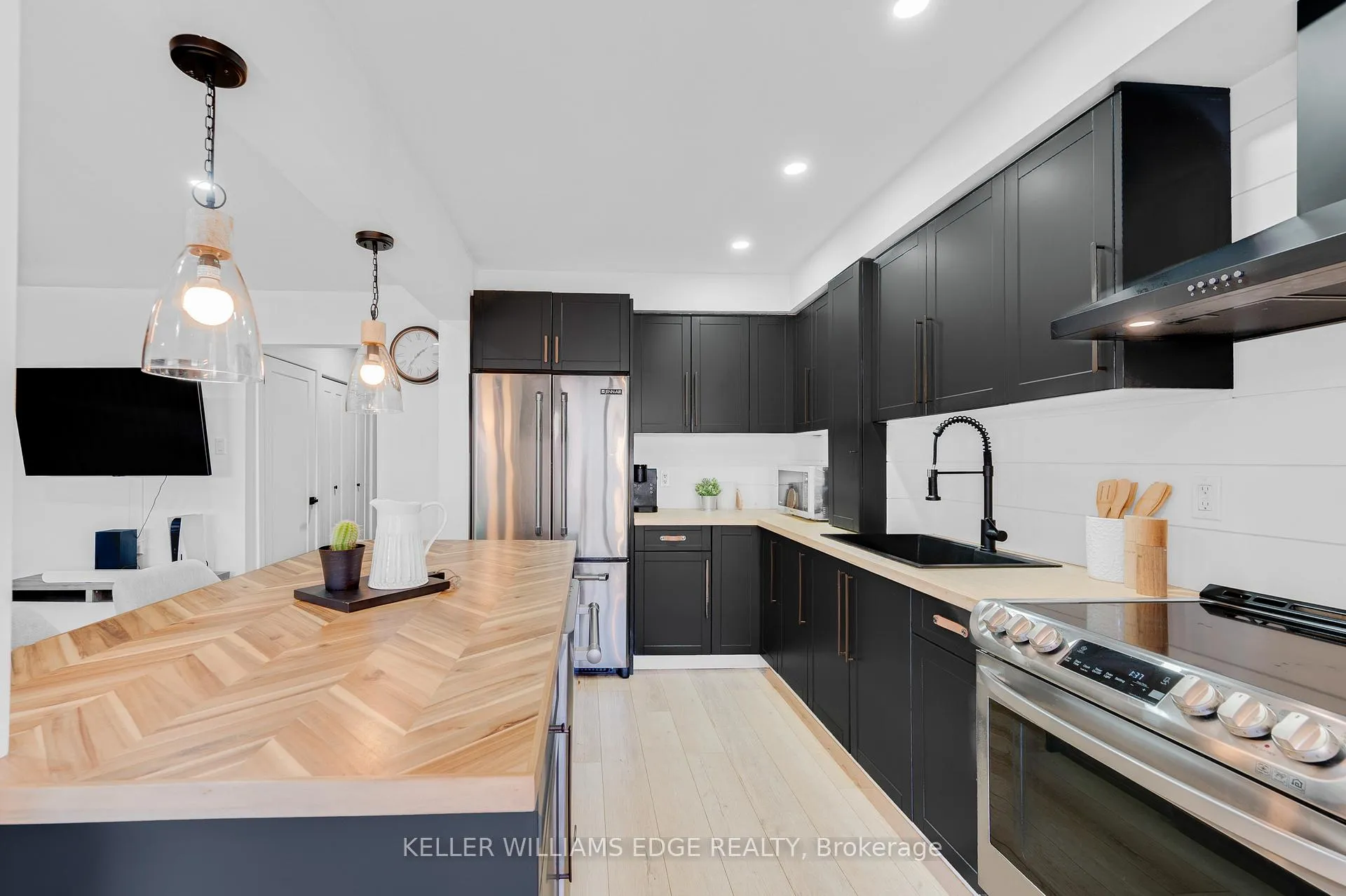Photo 13 of 5275 Banting Court, Burlington, Shoreacres — HOMEH