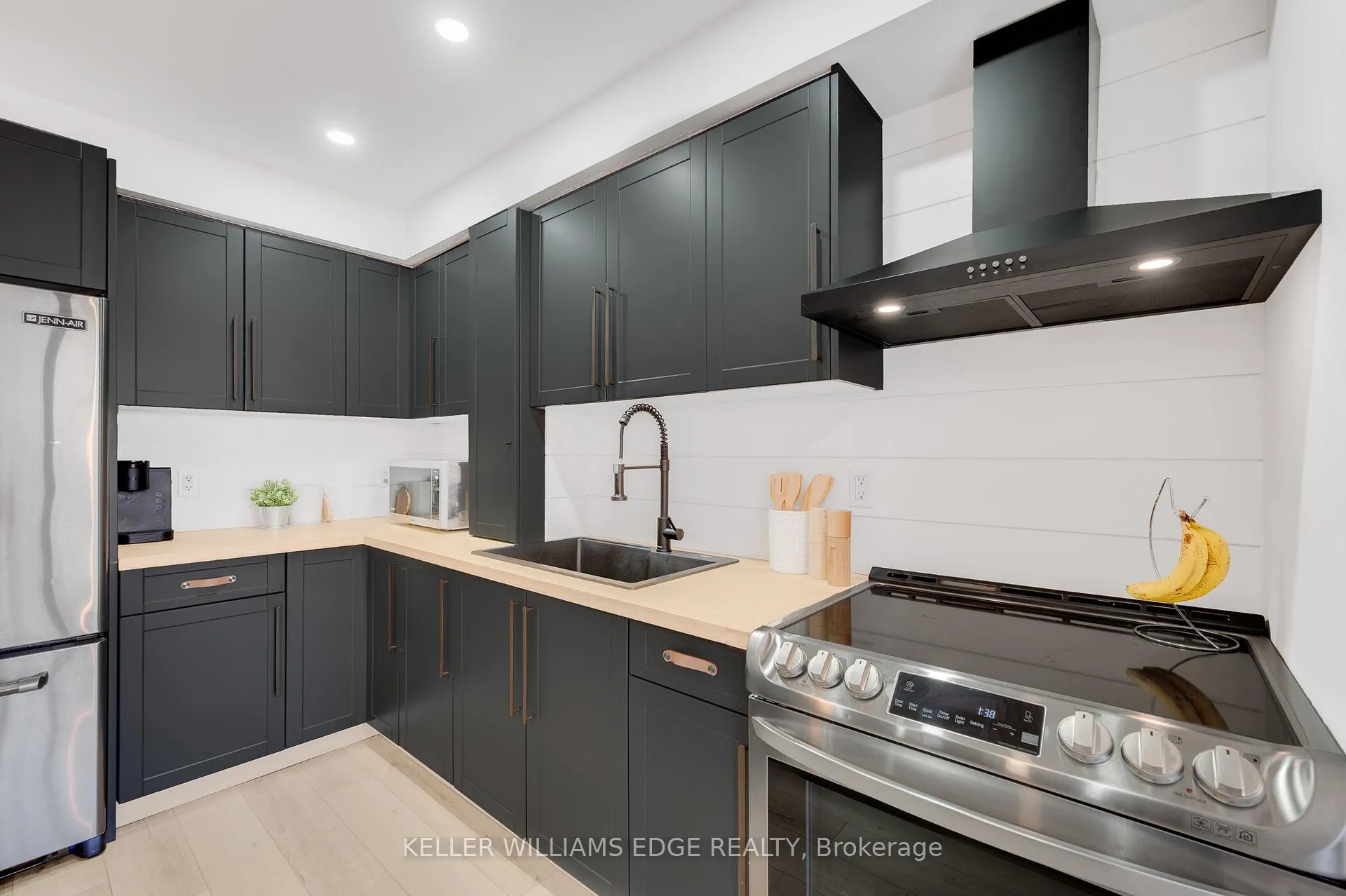 Photo 15 of 5275 Banting Court, Burlington, Shoreacres — HOMEH