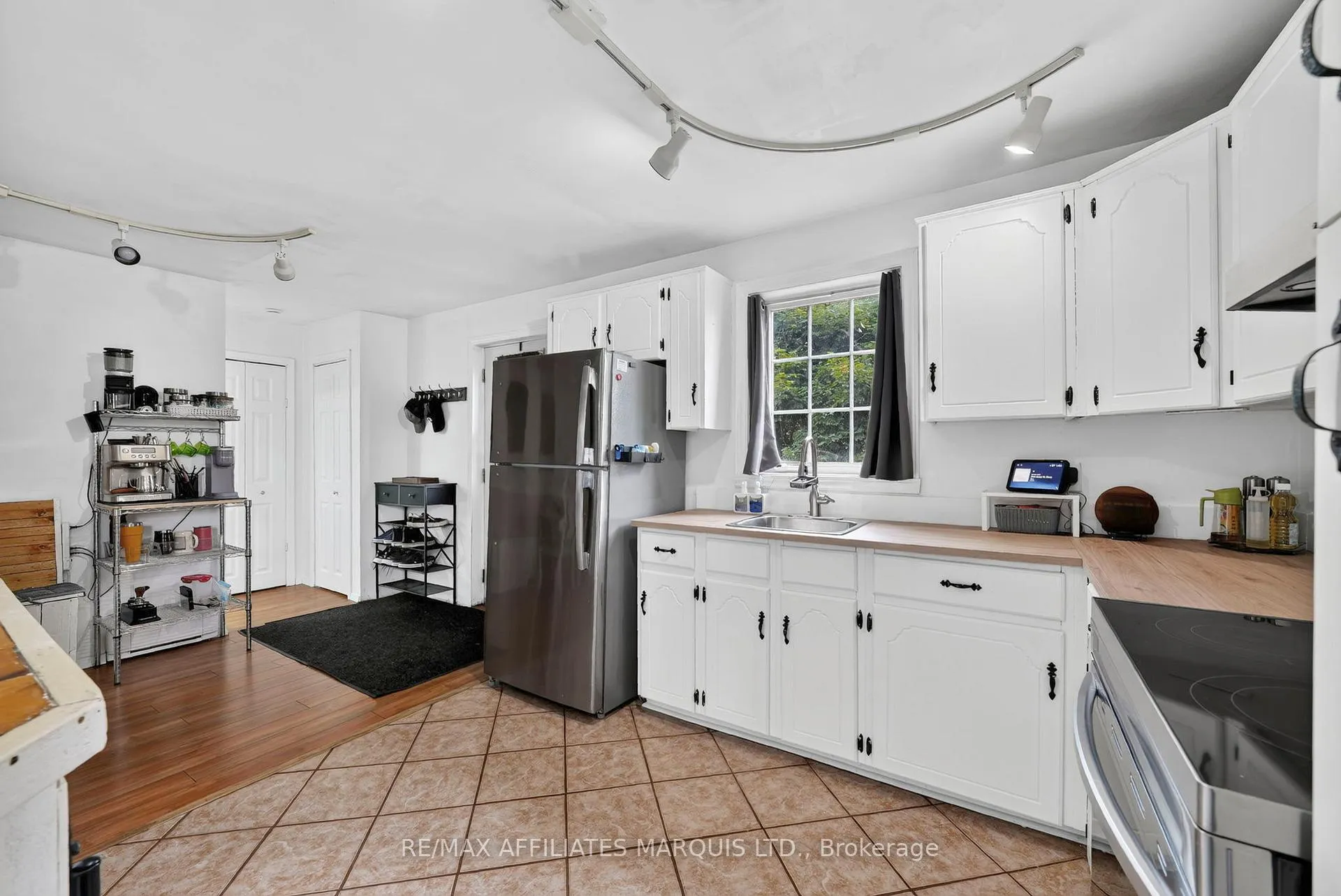 Photo 4 of 928 Pacific Lane, Cornwall, Cornwall — HOMEH