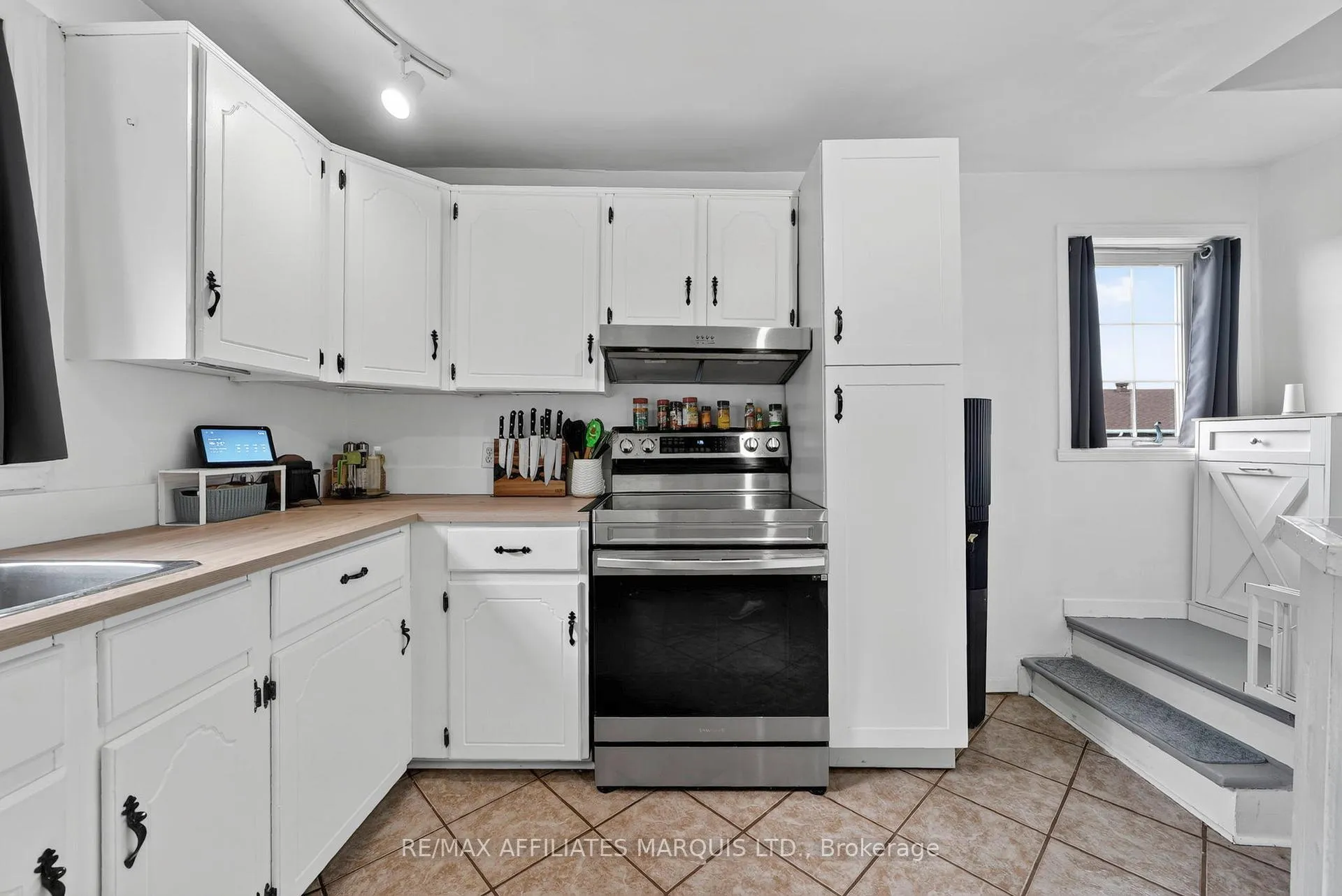 Photo 9 of 928 Pacific Lane, Cornwall, Cornwall — HOMEH