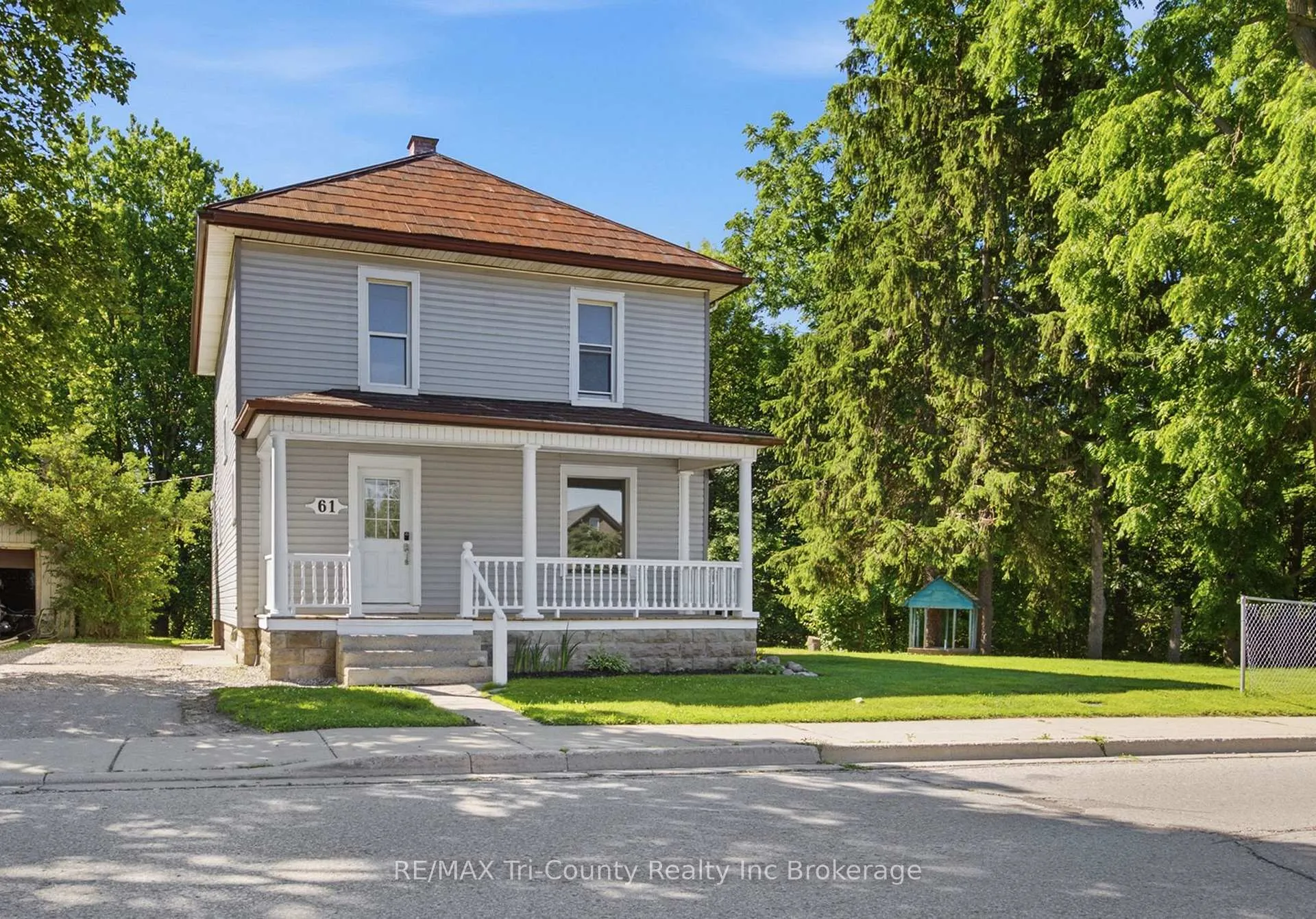 Photo of 61 Brock Street E
