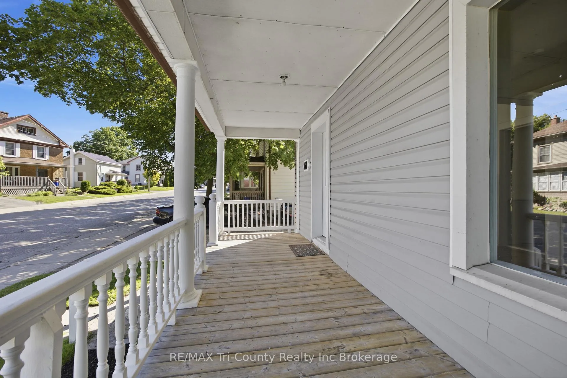 Photo 3 of 61 Brock Street E, Tillsonburg — HOMEH
