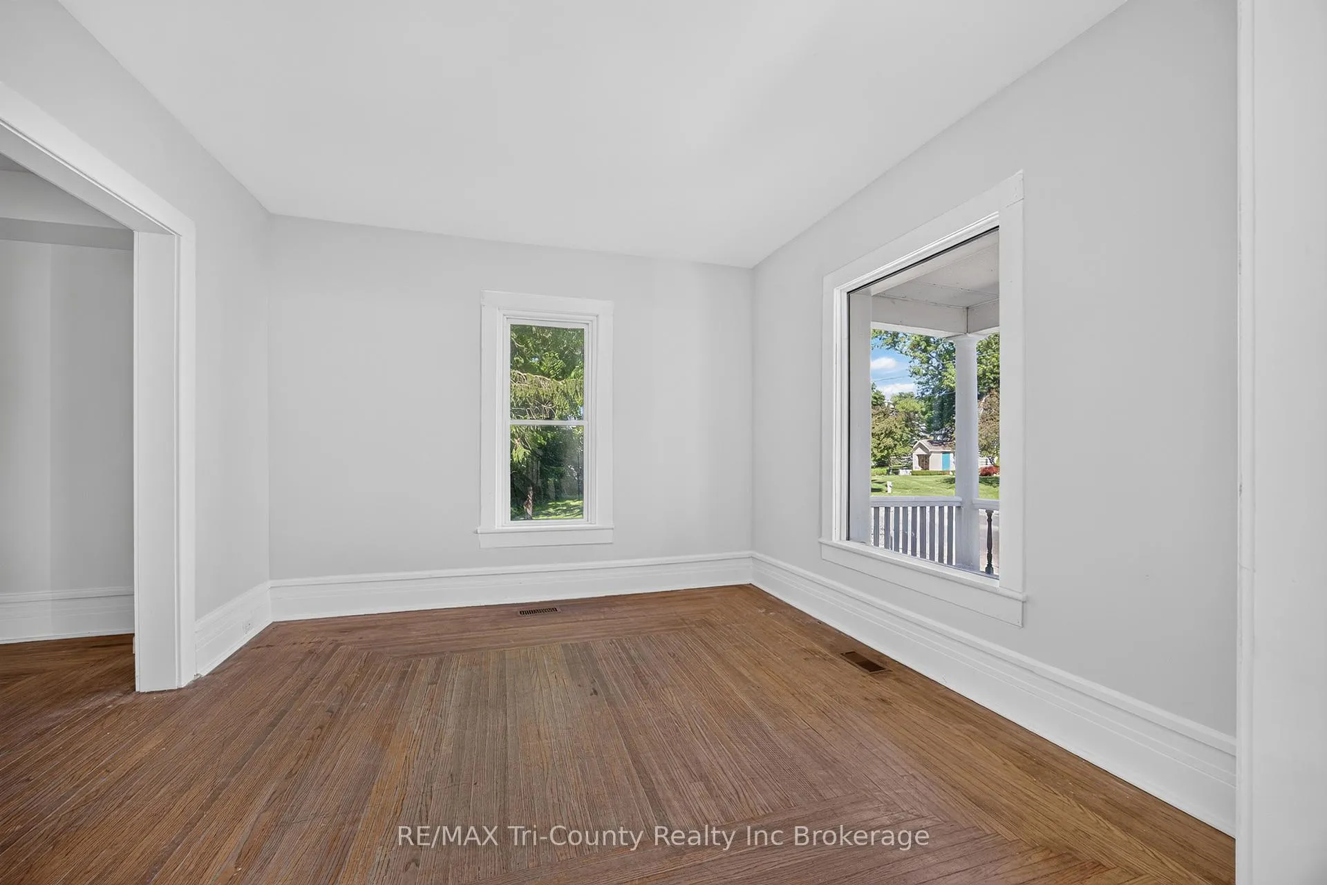 Photo 7 of 61 Brock Street E, Tillsonburg — HOMEH