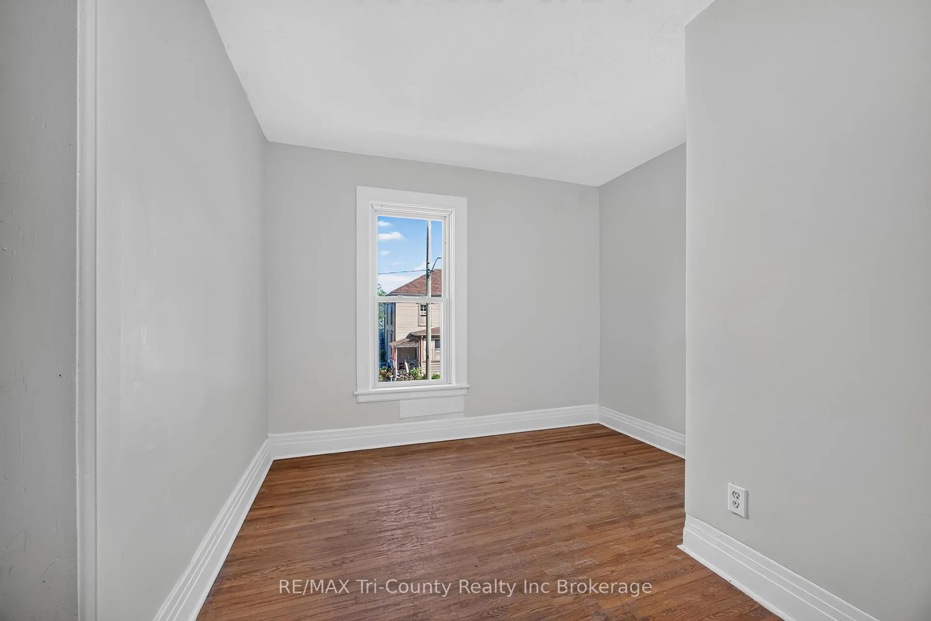 Photo 17 of 61 Brock Street E, Tillsonburg — HOMEH