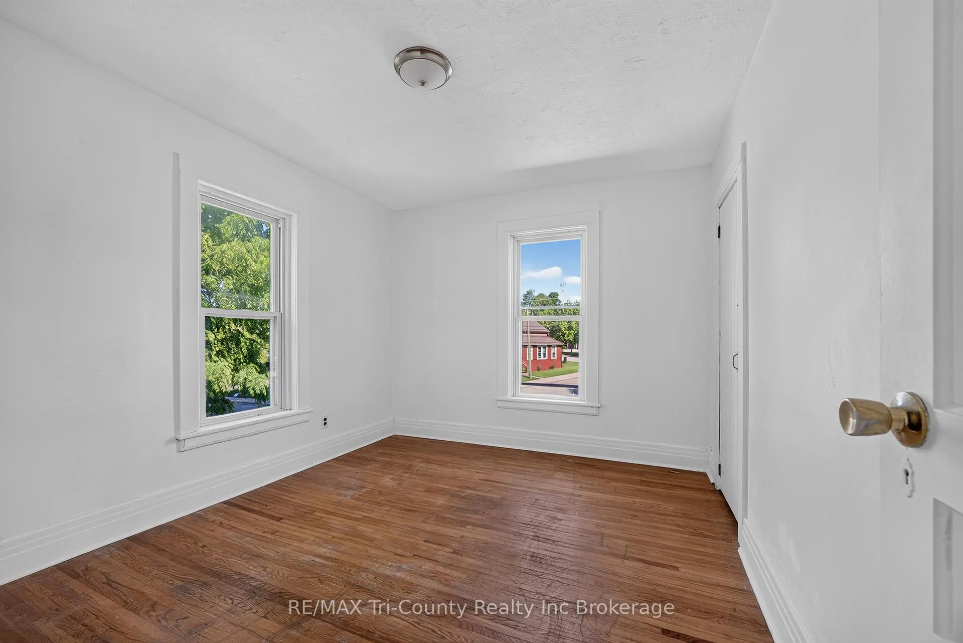 Photo 18 of 61 Brock Street E, Tillsonburg — HOMEH