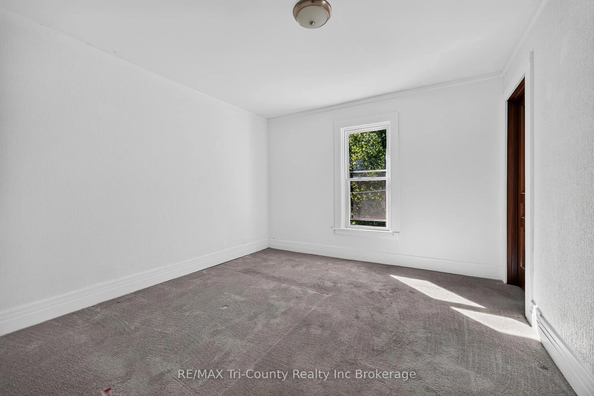 Photo 19 of 61 Brock Street E, Tillsonburg — HOMEH