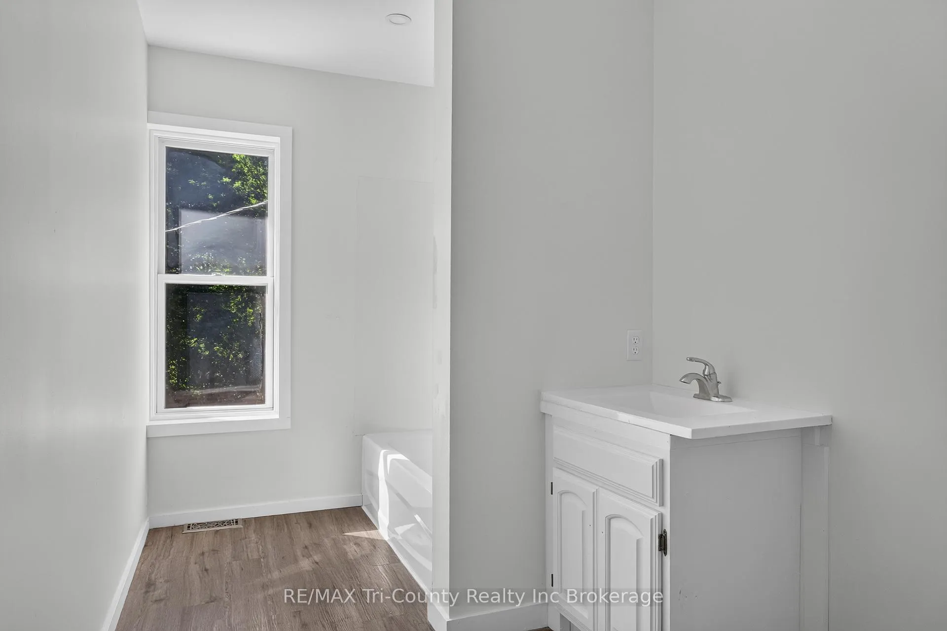 Photo 20 of 61 Brock Street E, Tillsonburg — HOMEH