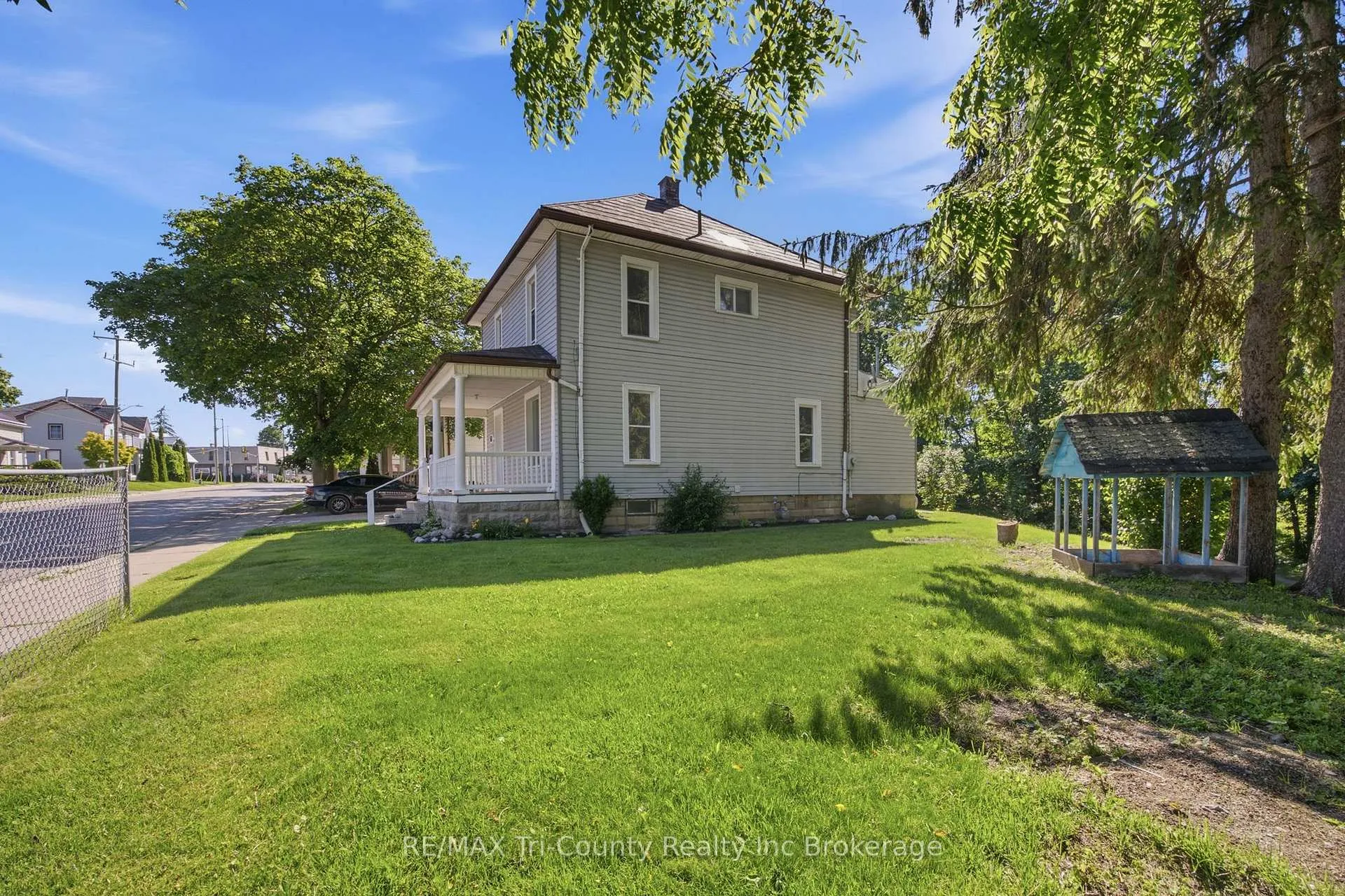 Photo 21 of 61 Brock Street E, Tillsonburg — HOMEH