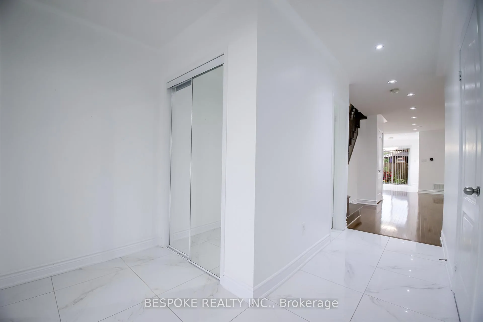 Photo 2 of 87 Spicebush Terrace, Brampton, Credit Valley — HOMEH