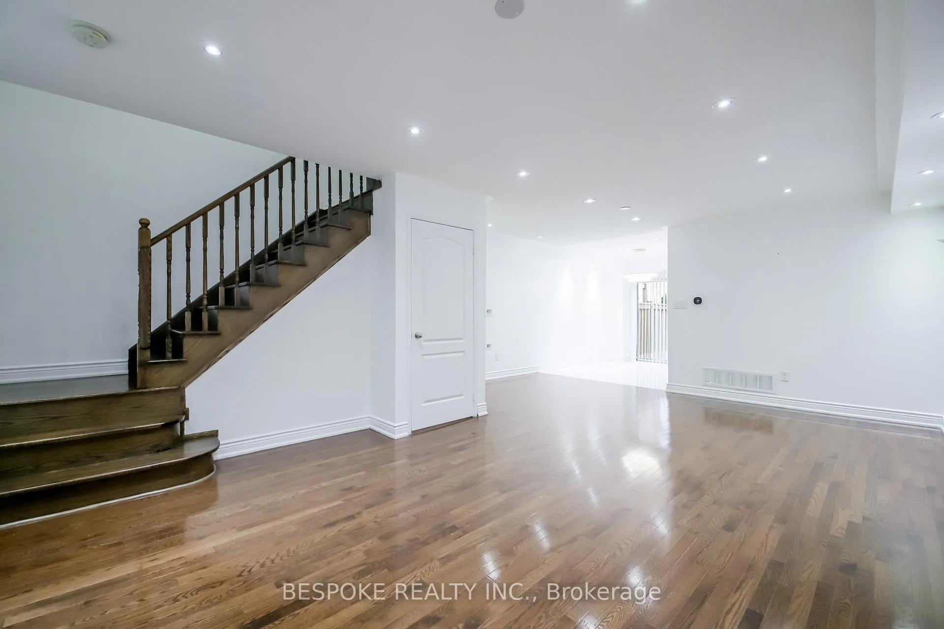 Photo 3 of 87 Spicebush Terrace, Brampton, Credit Valley — HOMEH