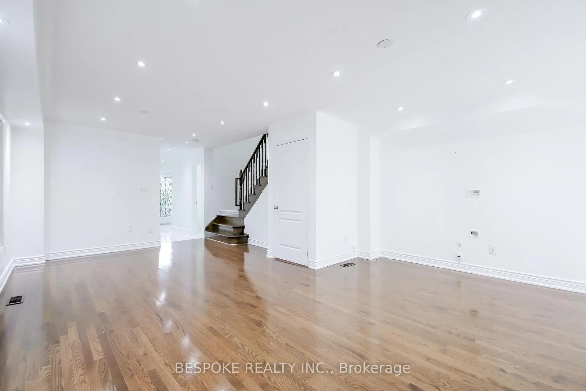 Photo 4 of 87 Spicebush Terrace, Brampton, Credit Valley — HOMEH
