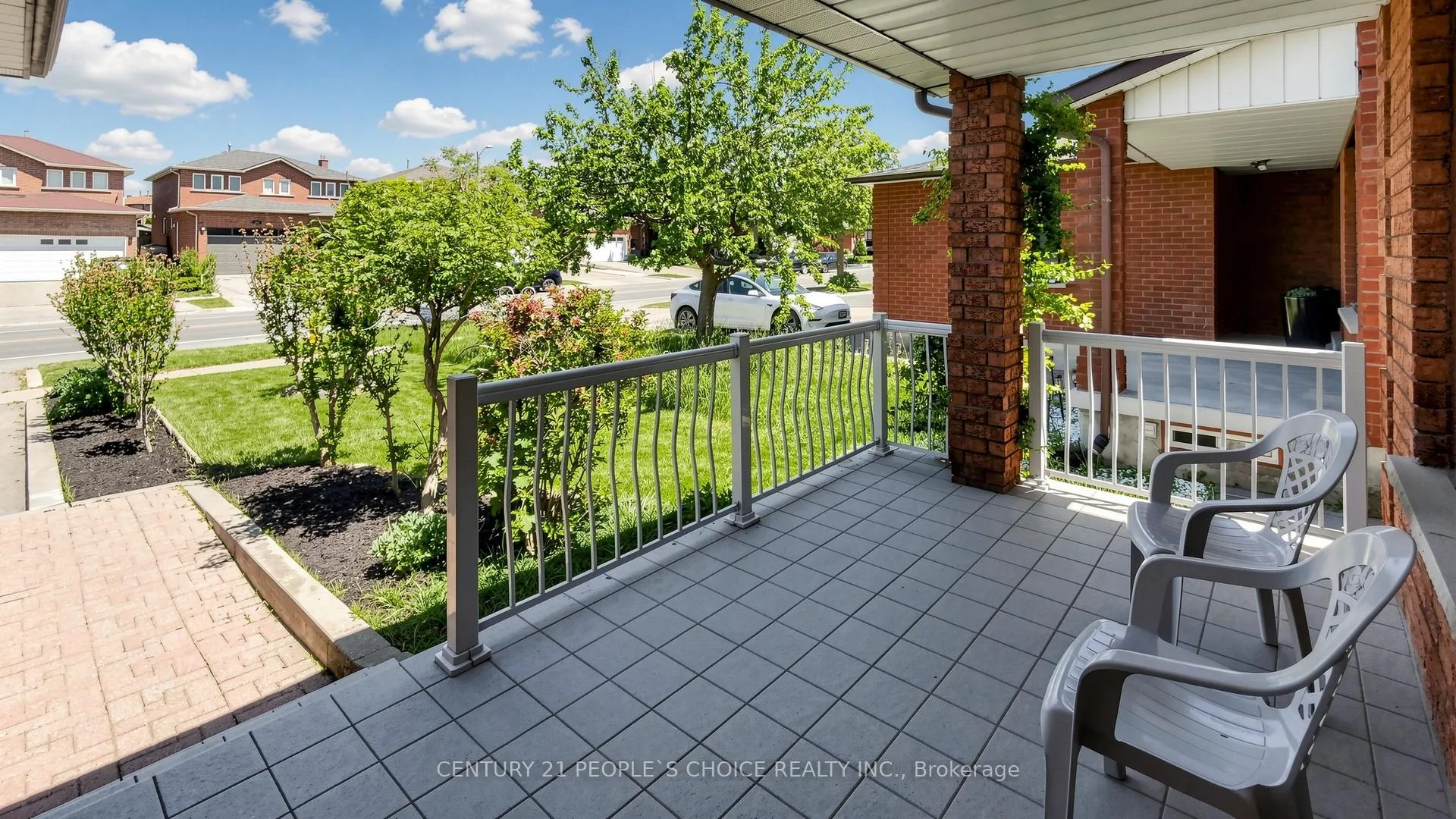 Photo 2 of 145 Chancellor Drive, Vaughan, East Woodbridge — HOMEH