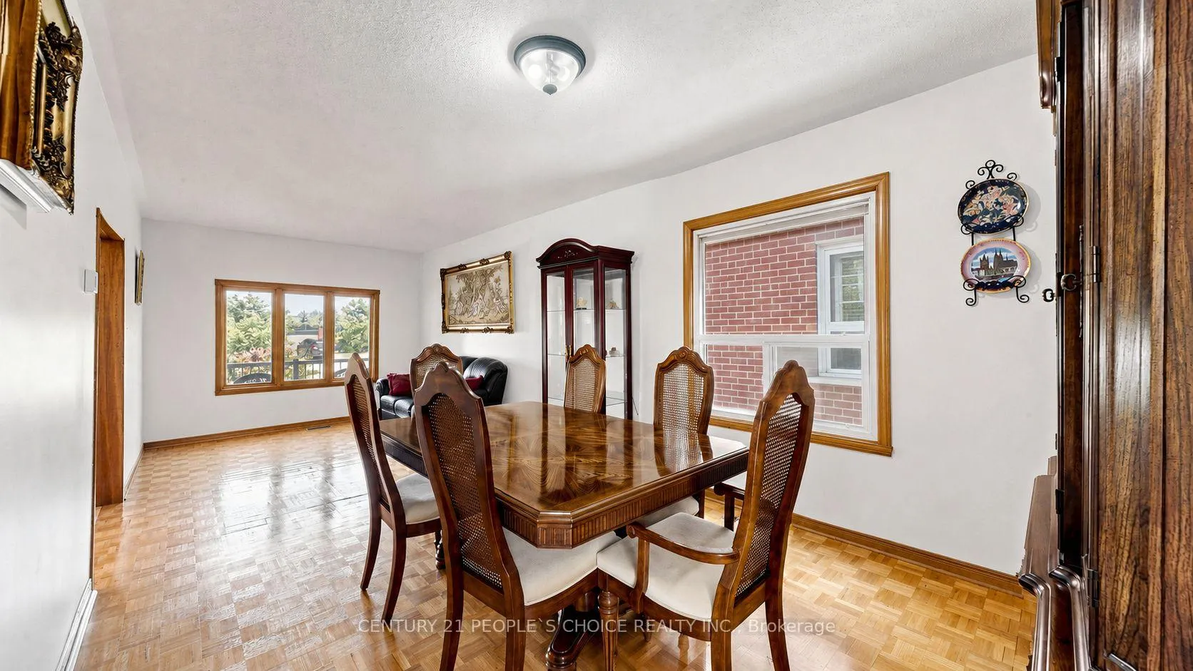 Photo 5 of 145 Chancellor Drive, Vaughan, East Woodbridge — HOMEH
