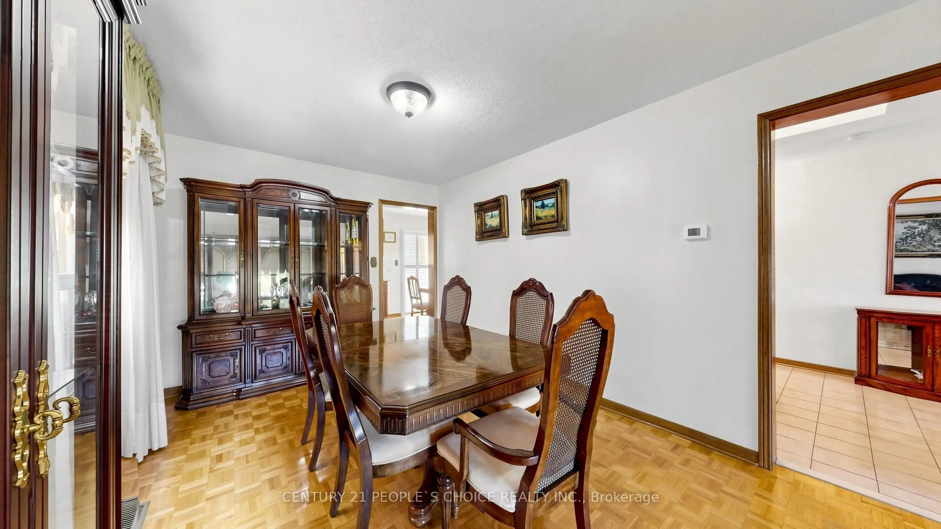 Photo 7 of 145 Chancellor Drive, Vaughan, East Woodbridge — HOMEH