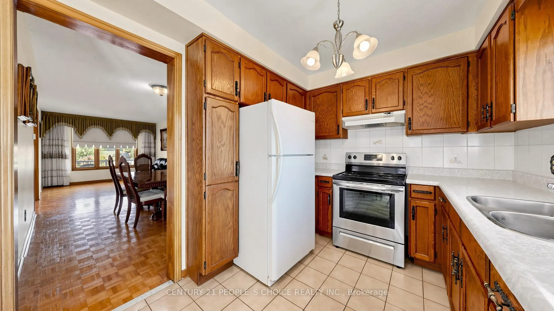 Photo 12 of 145 Chancellor Drive, Vaughan, East Woodbridge — HOMEH