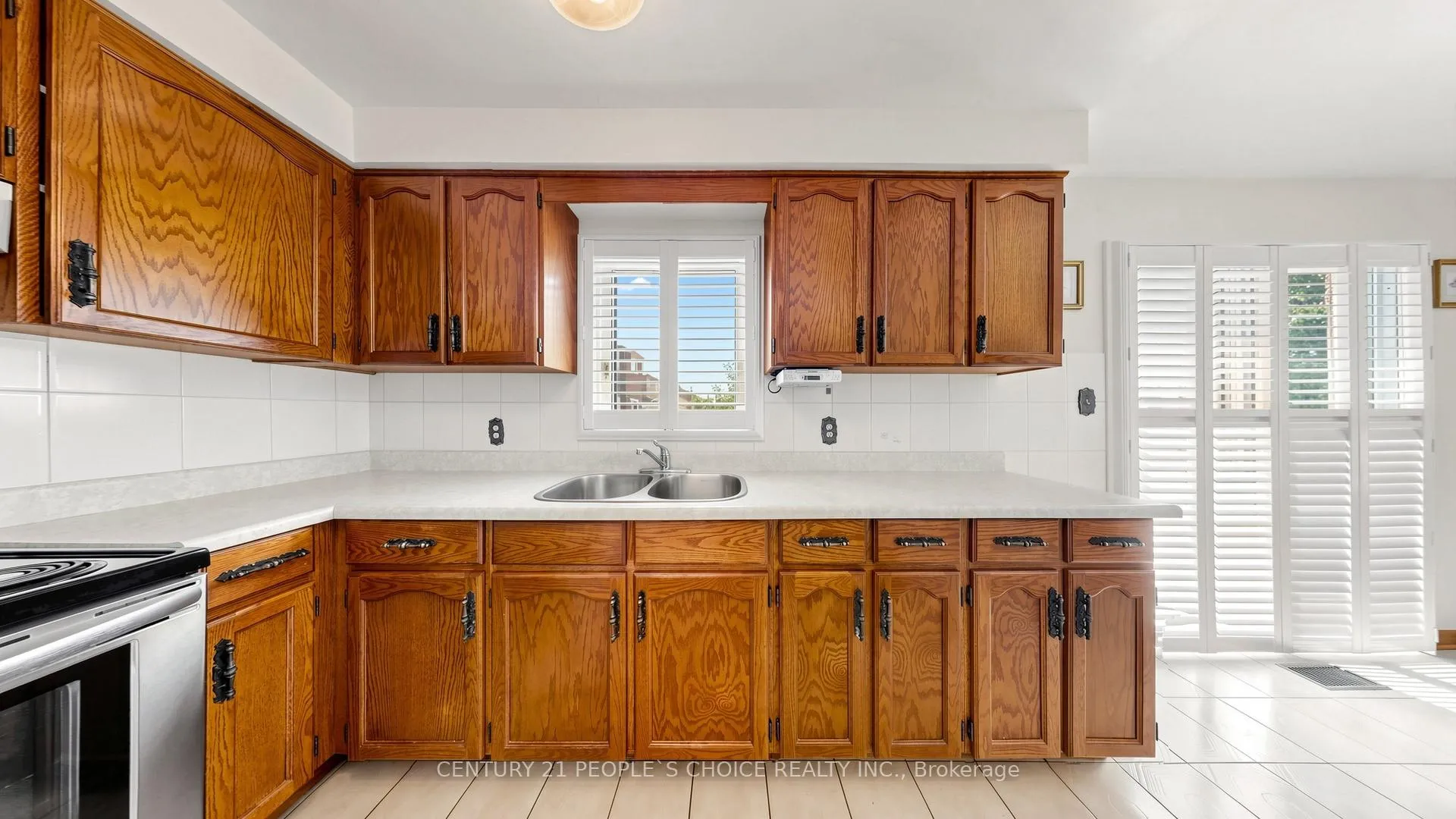Photo 14 of 145 Chancellor Drive, Vaughan, East Woodbridge — HOMEH