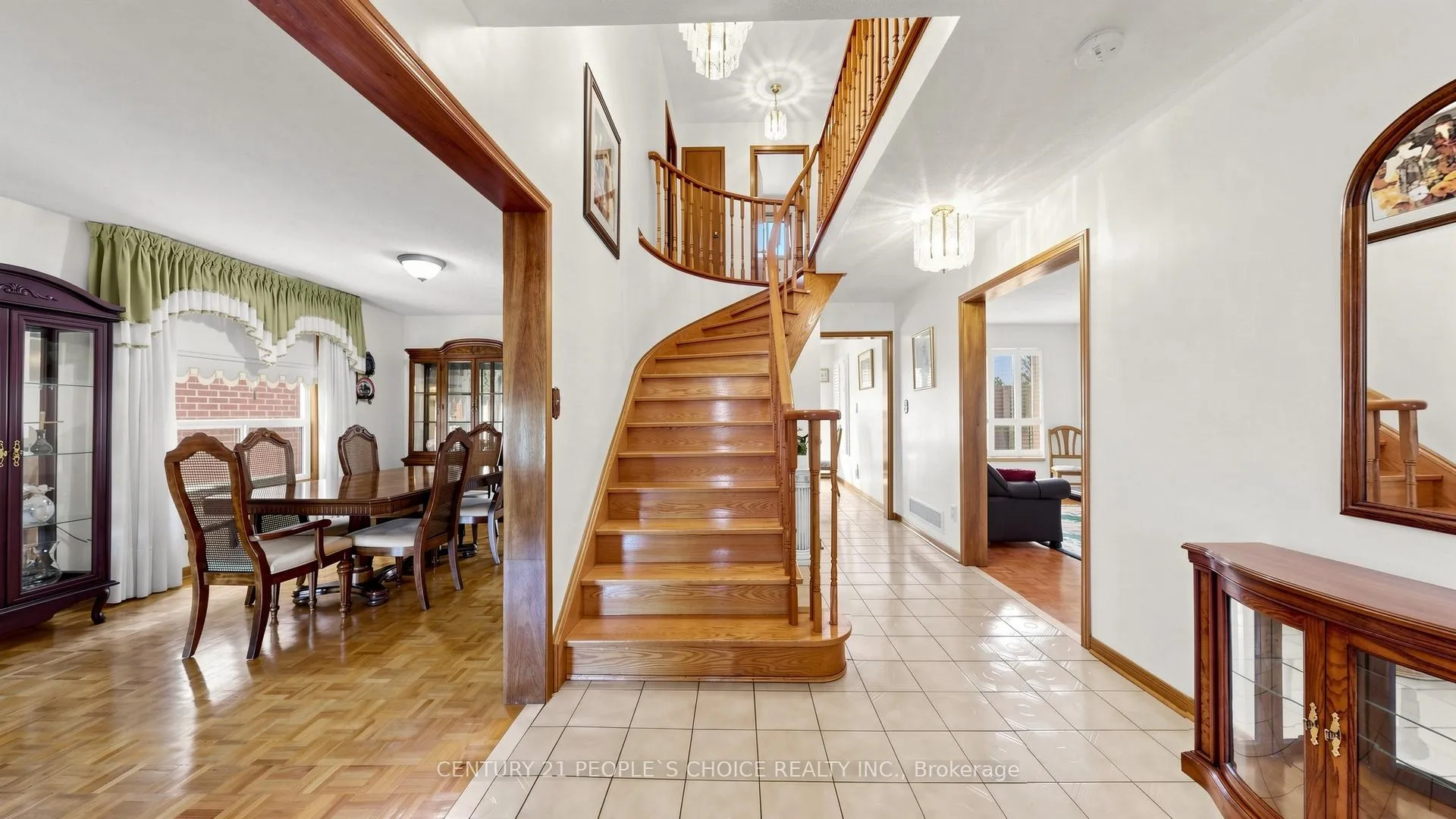 Photo 21 of 145 Chancellor Drive, Vaughan, East Woodbridge — HOMEH