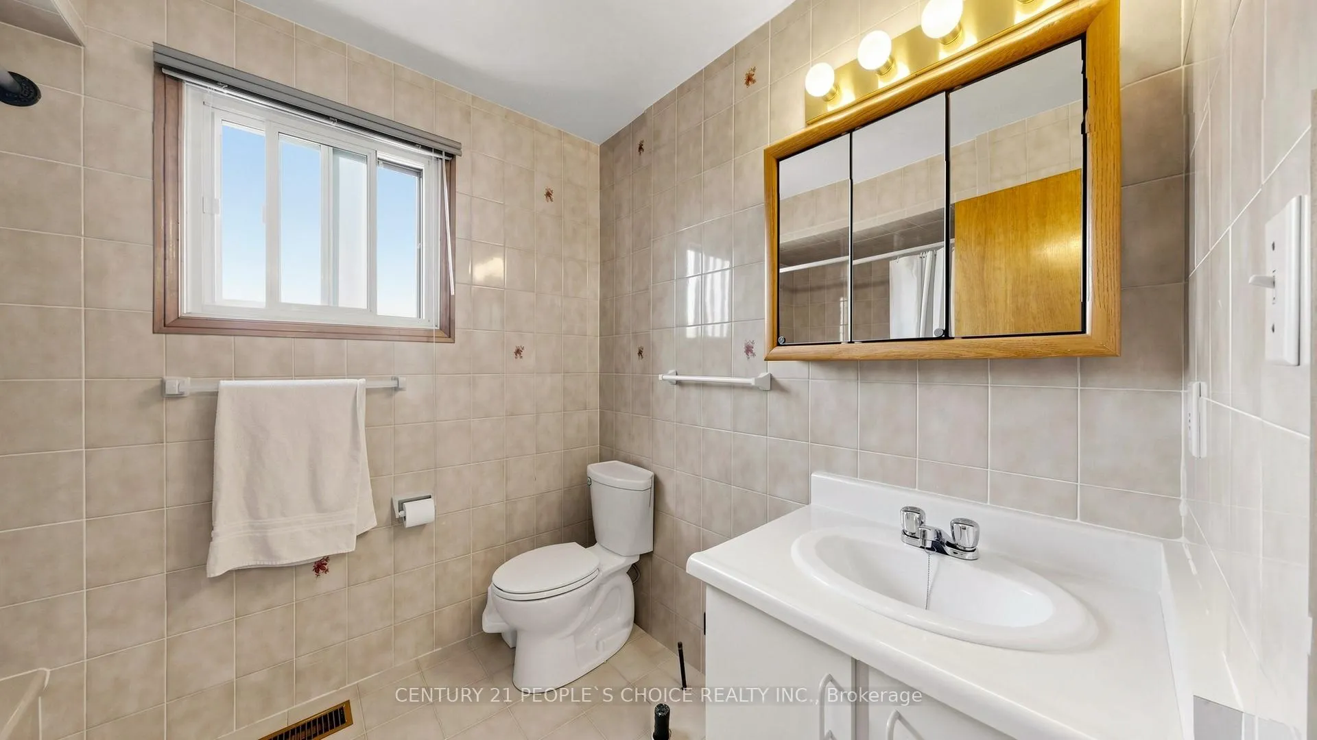 Photo 30 of 145 Chancellor Drive, Vaughan, East Woodbridge — HOMEH
