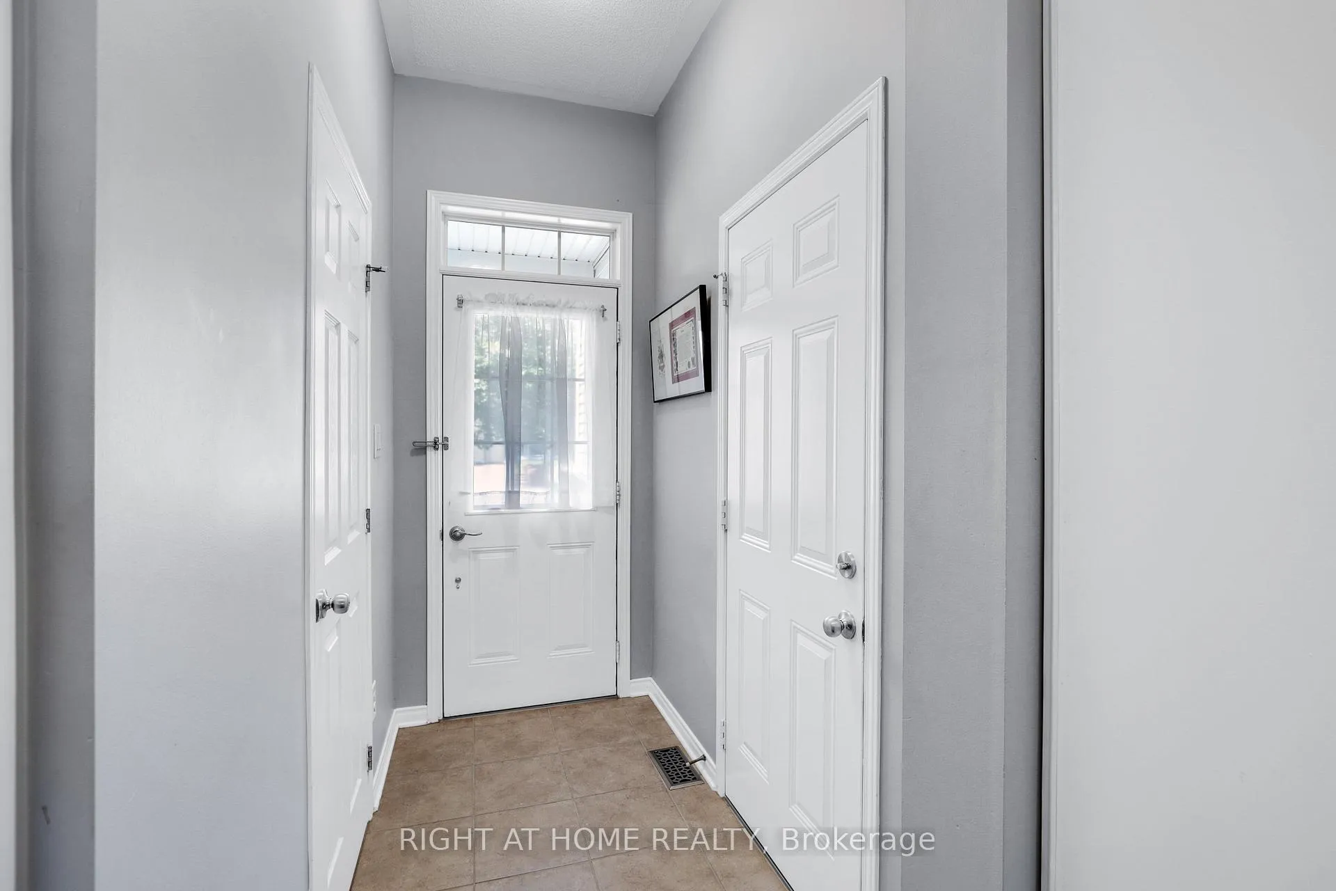 Photo 4 of 577 Ashbourne Crescent, Ottawa, Barrhaven - Stonebridge — HOMEH