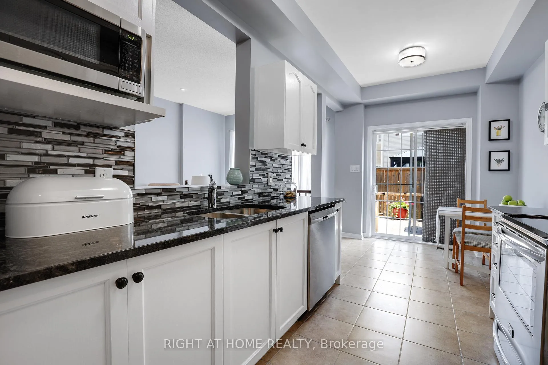 Photo 11 of 577 Ashbourne Crescent, Ottawa, Barrhaven - Stonebridge — HOMEH