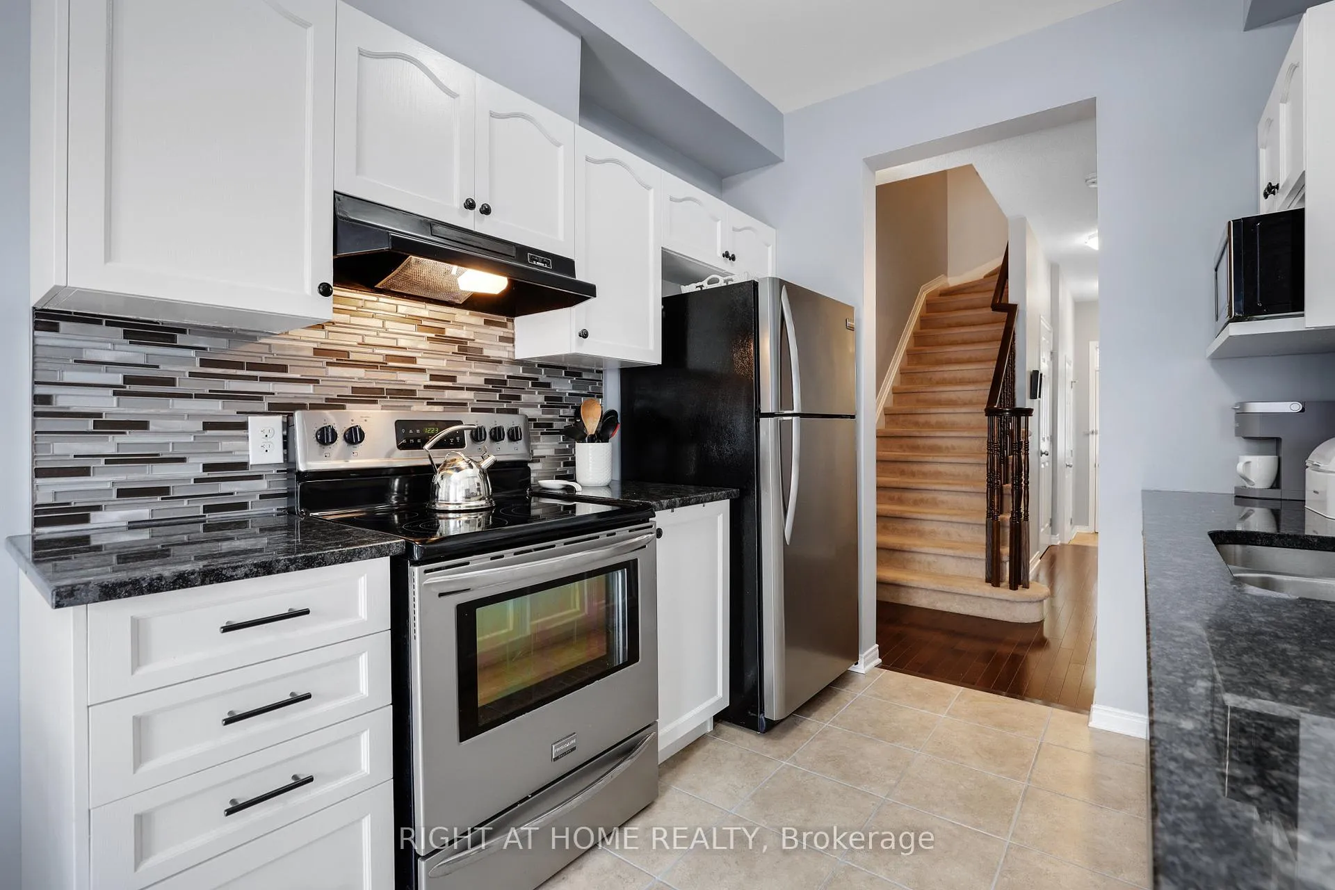 Photo 12 of 577 Ashbourne Crescent, Ottawa, Barrhaven - Stonebridge — HOMEH