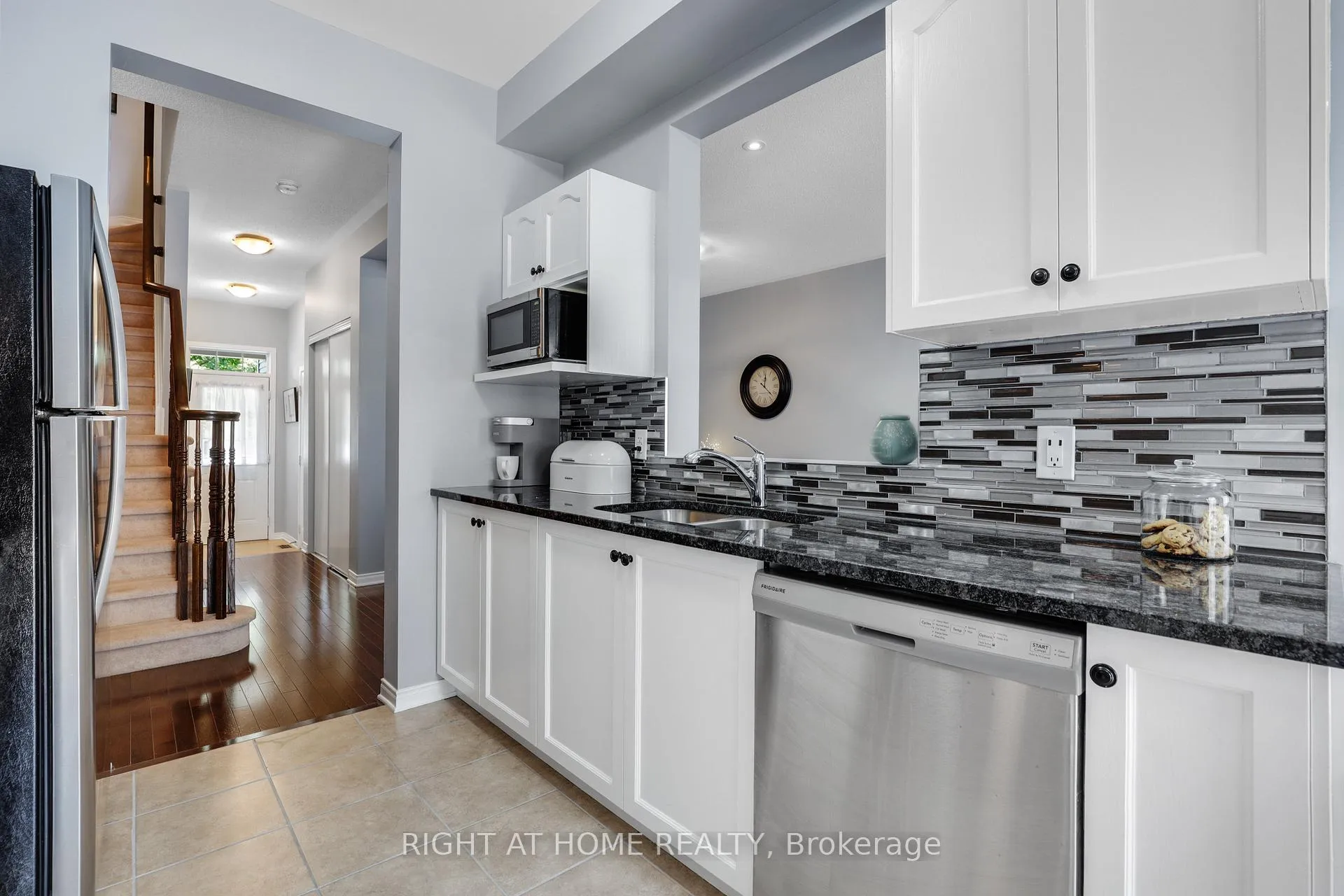 Photo 13 of 577 Ashbourne Crescent, Ottawa, Barrhaven - Stonebridge — HOMEH