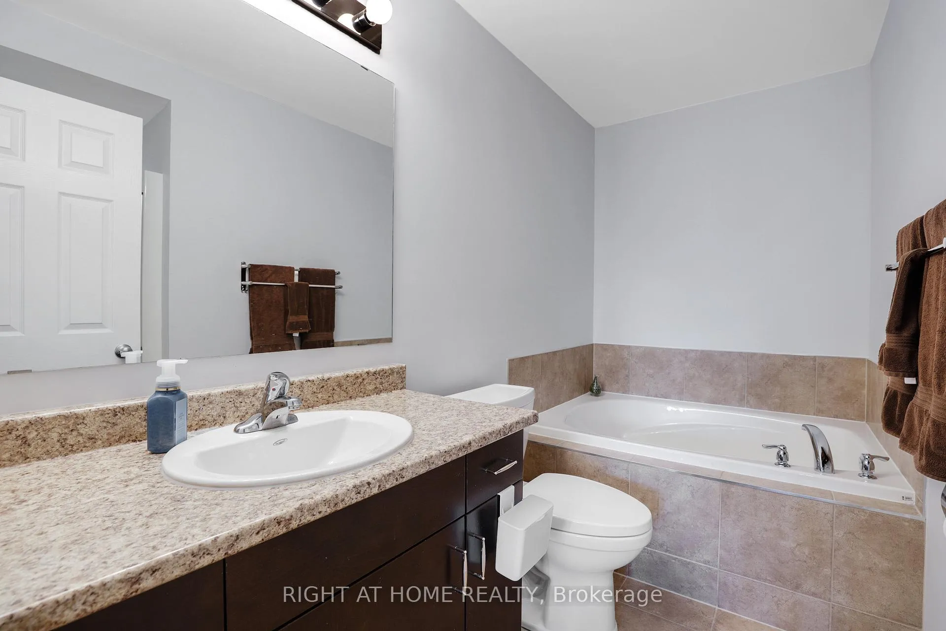 Photo 18 of 577 Ashbourne Crescent, Ottawa, Barrhaven - Stonebridge — HOMEH