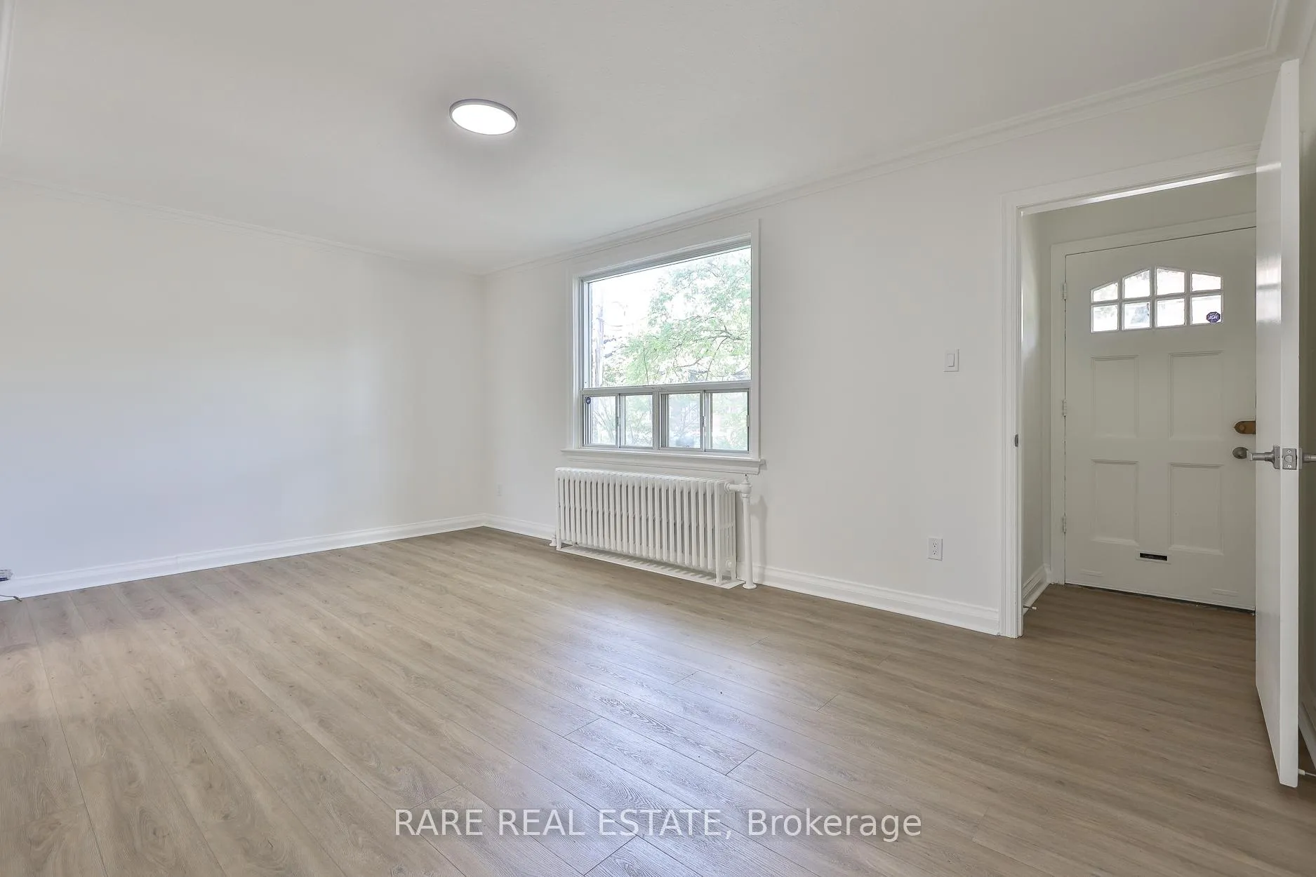 Photo 3 of Unit B, 2367 1/2 Queen Street, Toronto, The Beaches — HOMEH