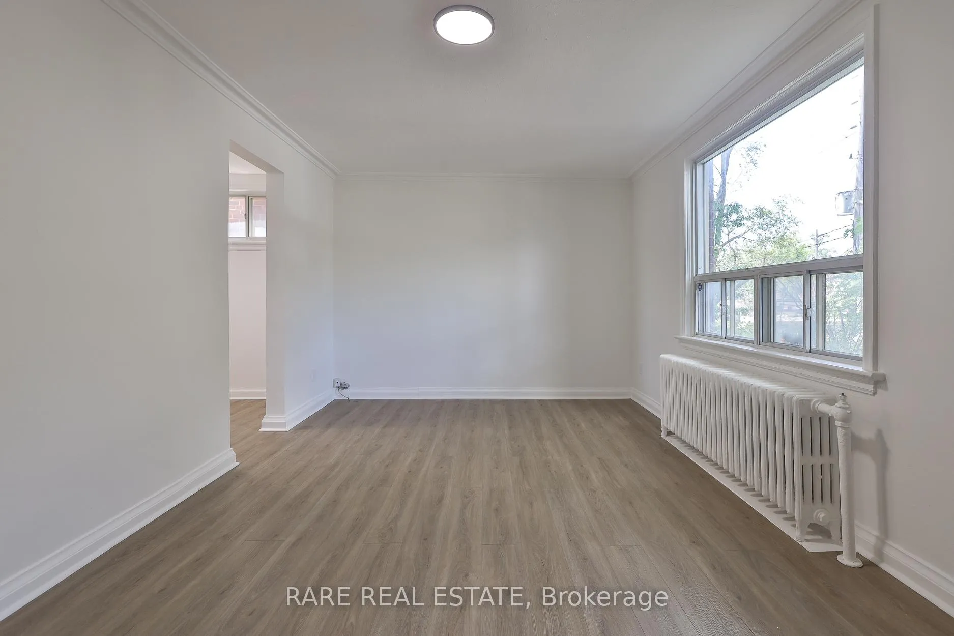 Photo 4 of Unit B, 2367 1/2 Queen Street, Toronto, The Beaches — HOMEH