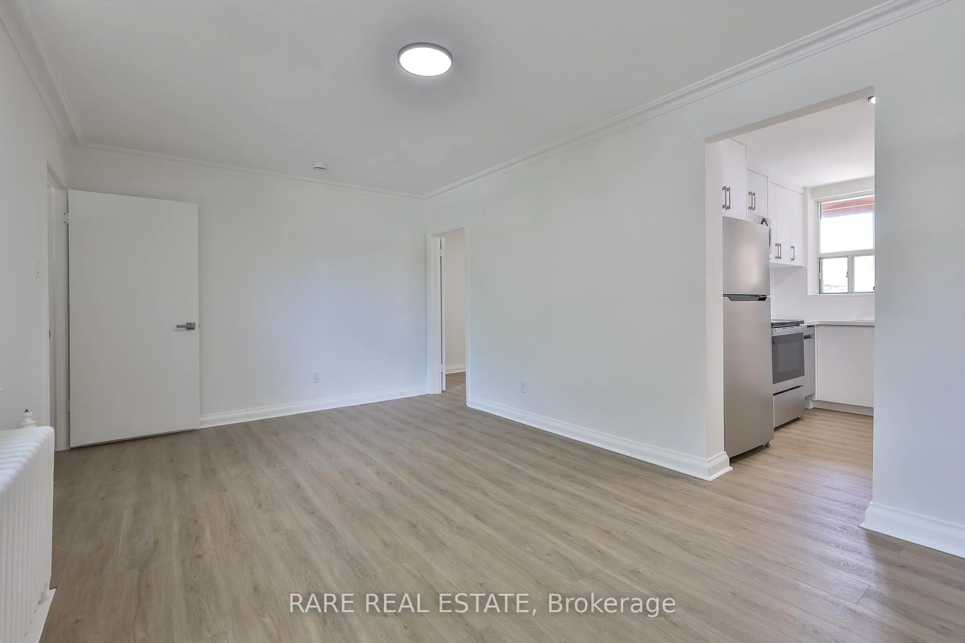 Photo 5 of Unit B, 2367 1/2 Queen Street, Toronto, The Beaches — HOMEH