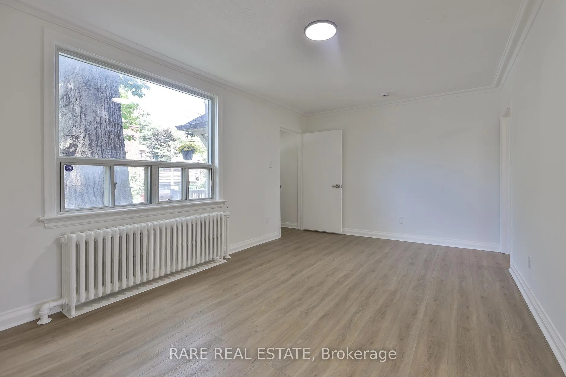 Photo 6 of Unit B, 2367 1/2 Queen Street, Toronto, The Beaches — HOMEH