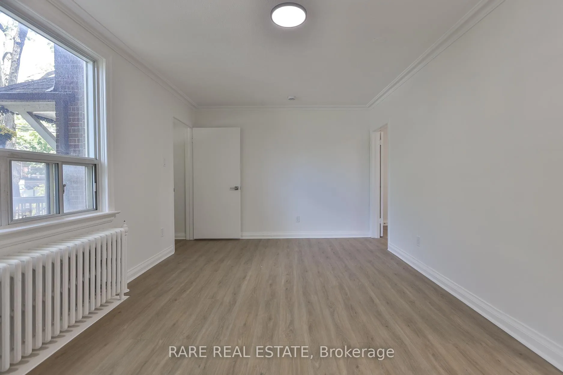 Photo 7 of Unit B, 2367 1/2 Queen Street, Toronto, The Beaches — HOMEH