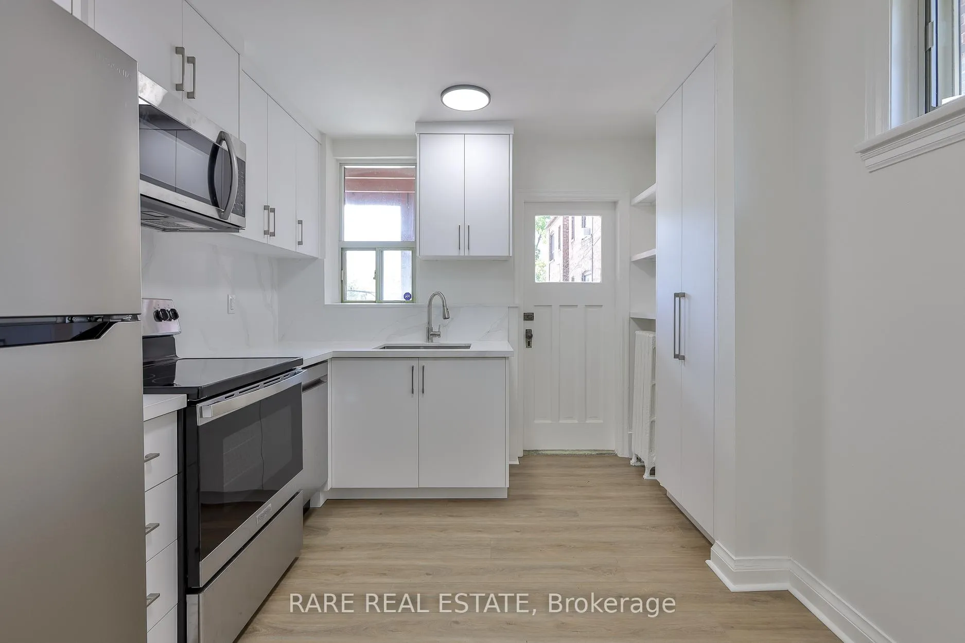 Photo 8 of Unit B, 2367 1/2 Queen Street, Toronto, The Beaches — HOMEH