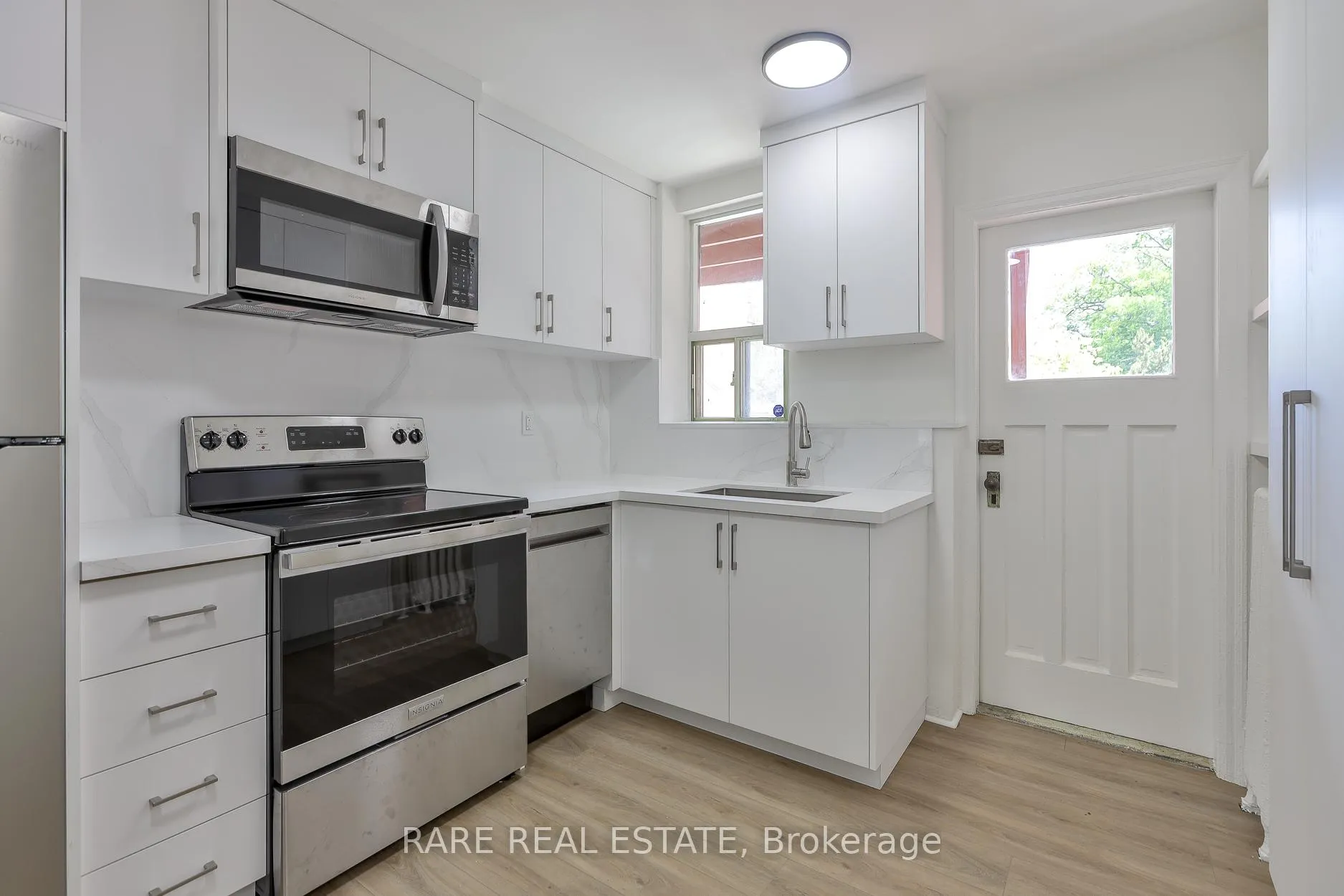 Photo 9 of Unit B, 2367 1/2 Queen Street, Toronto, The Beaches — HOMEH