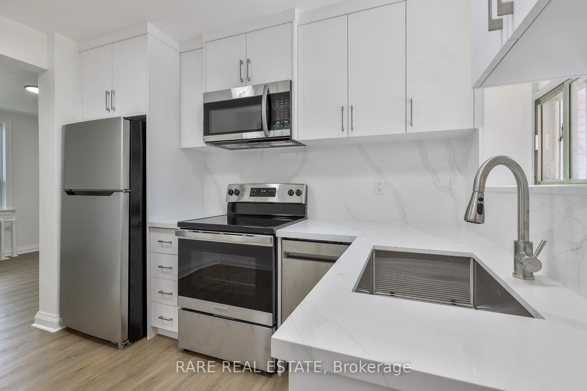 Photo 11 of Unit B, 2367 1/2 Queen Street, Toronto, The Beaches — HOMEH