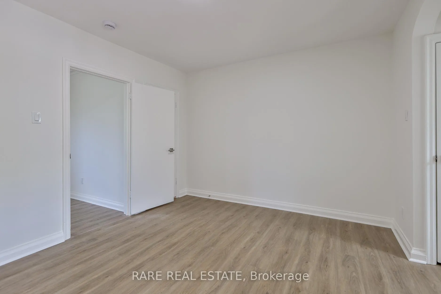 Photo 15 of Unit B, 2367 1/2 Queen Street, Toronto, The Beaches — HOMEH