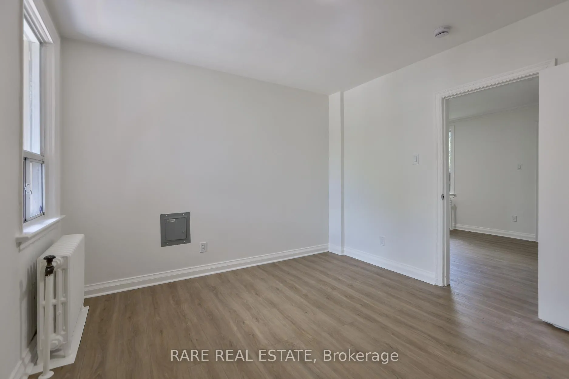Photo 16 of Unit B, 2367 1/2 Queen Street, Toronto, The Beaches — HOMEH