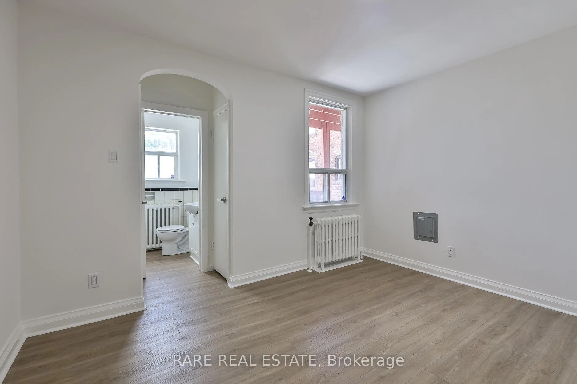 Photo 17 of Unit B, 2367 1/2 Queen Street, Toronto, The Beaches — HOMEH