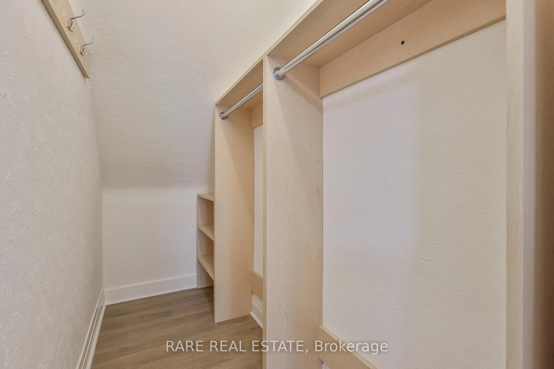 Photo 18 of Unit B, 2367 1/2 Queen Street, Toronto, The Beaches — HOMEH