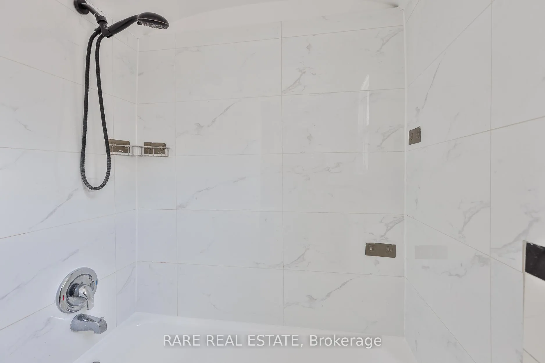 Photo 20 of Unit B, 2367 1/2 Queen Street, Toronto, The Beaches — HOMEH