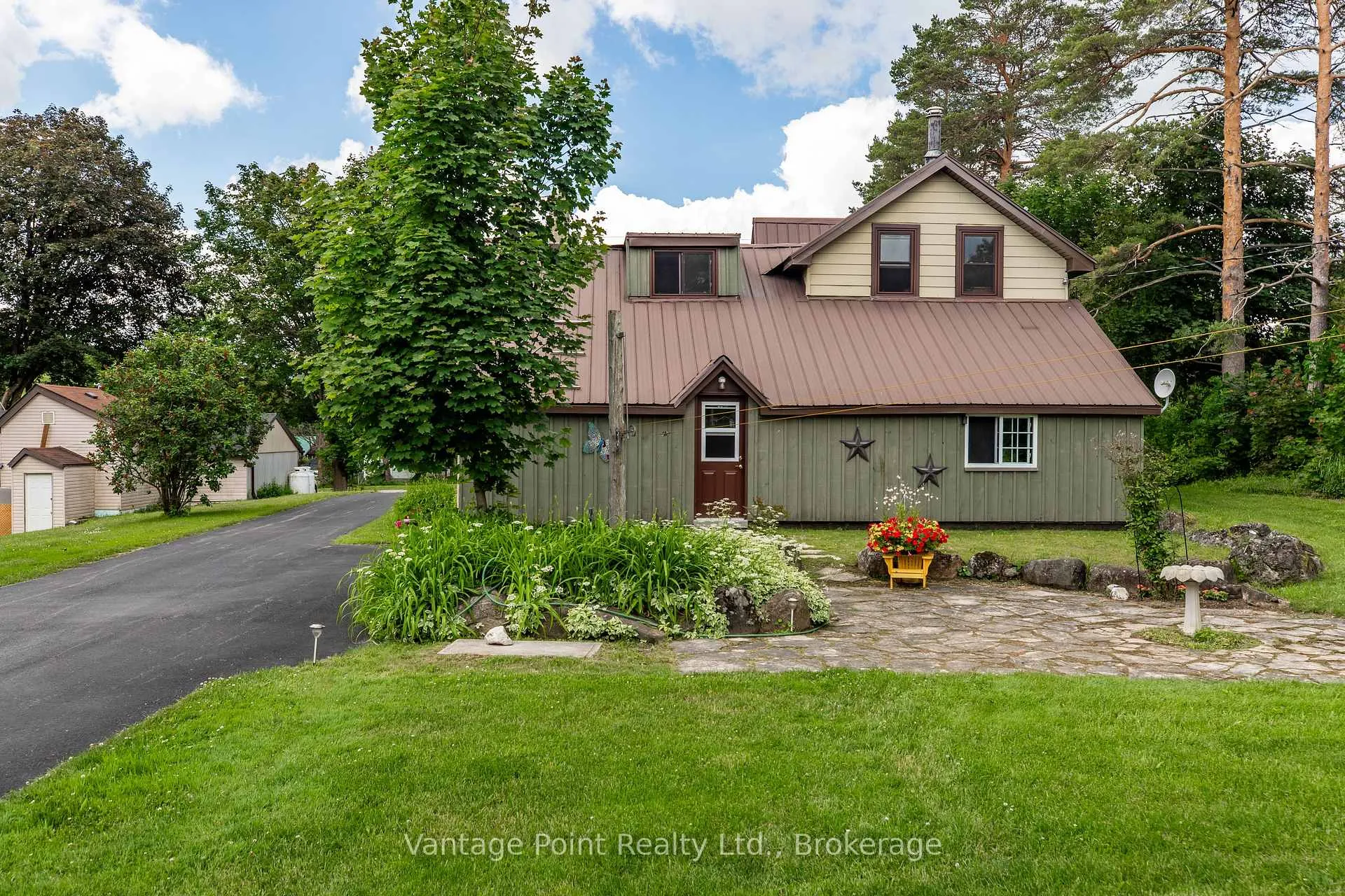 Photo 15 of 776227 10 Highway, Chatsworth — HOMEH