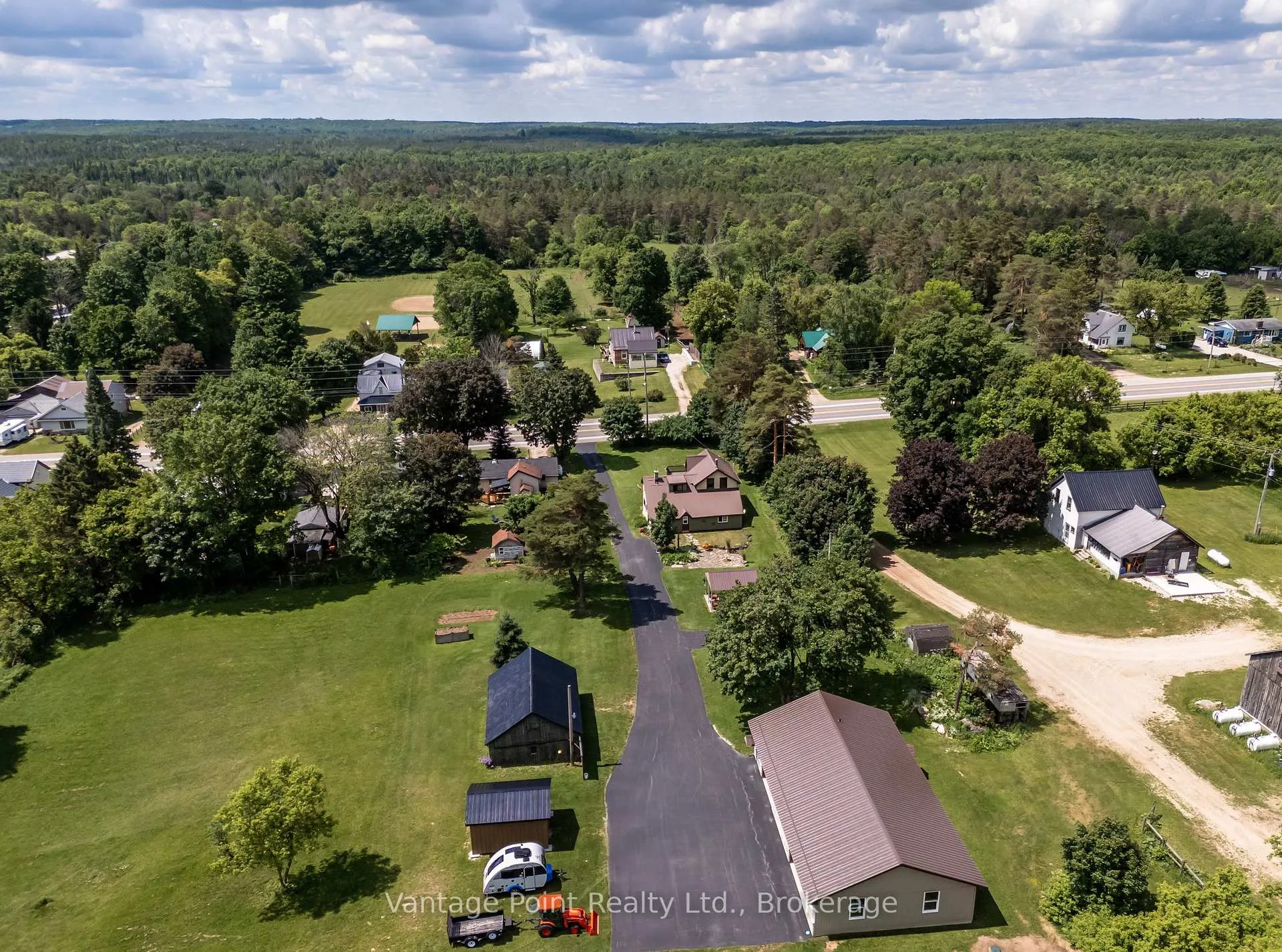 Photo 3 of 776227 10 Highway, Chatsworth — HOMEH