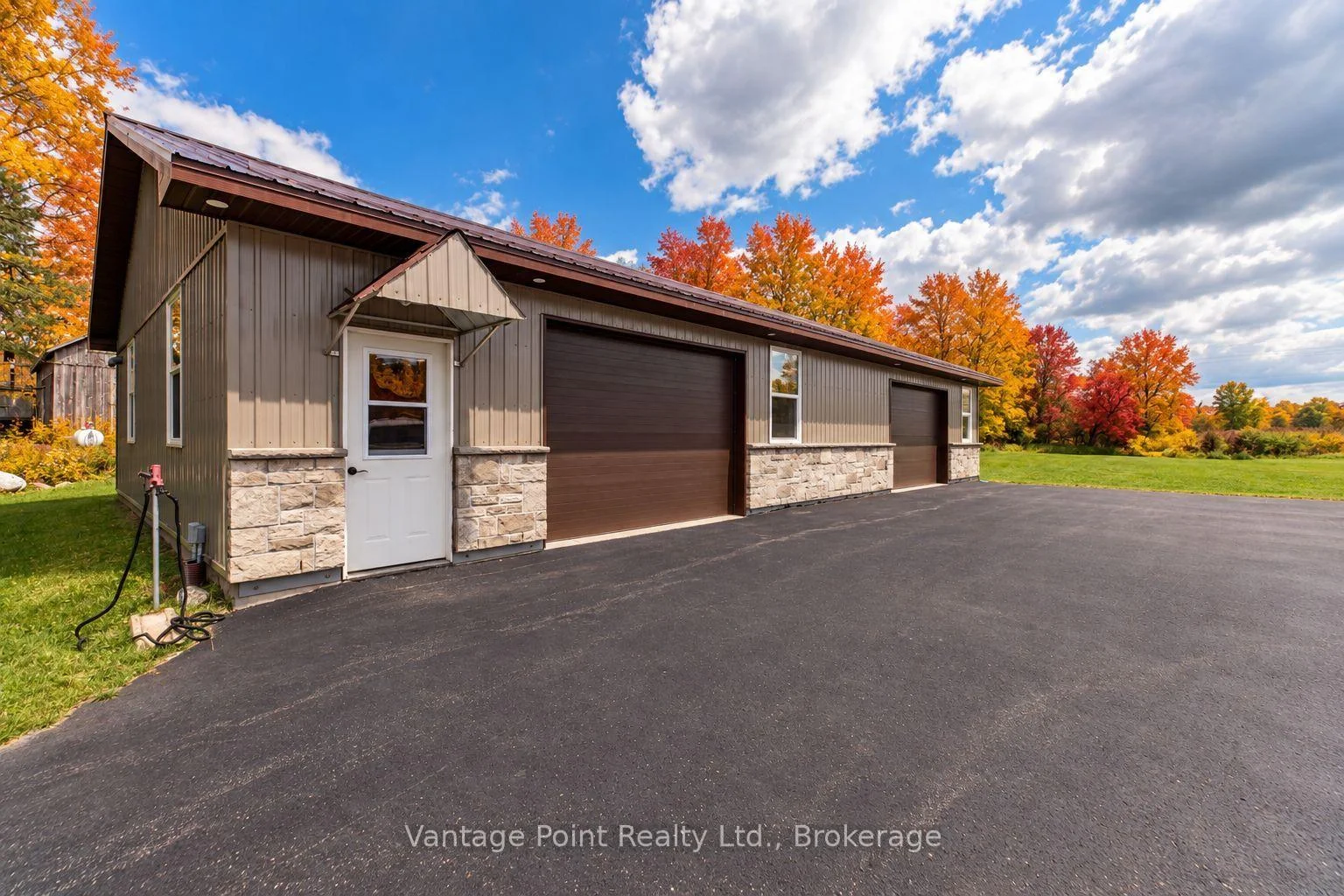 Photo 10 of 776227 10 Highway, Chatsworth — HOMEH