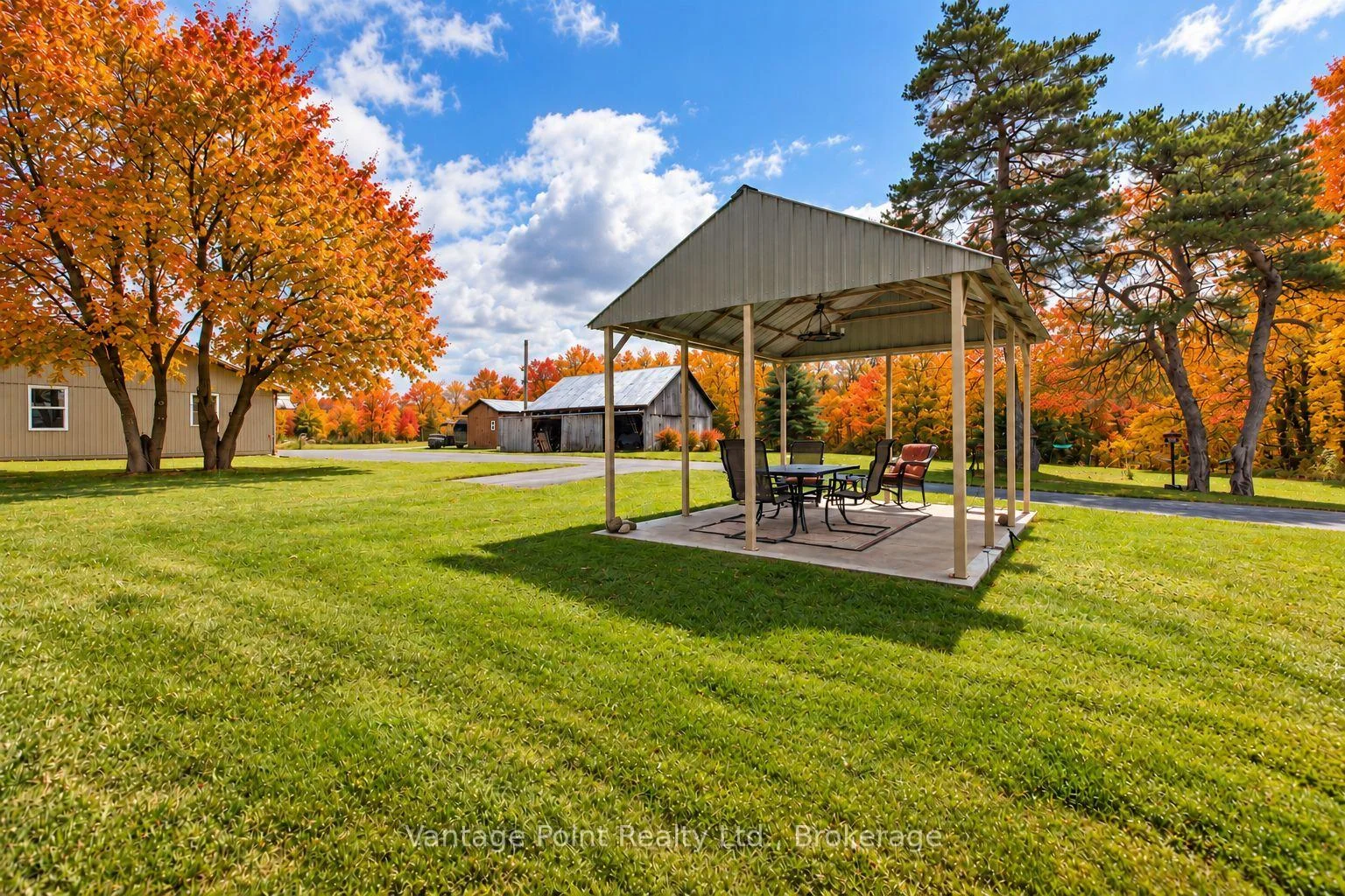 Photo 26 of 776227 10 Highway, Chatsworth — HOMEH