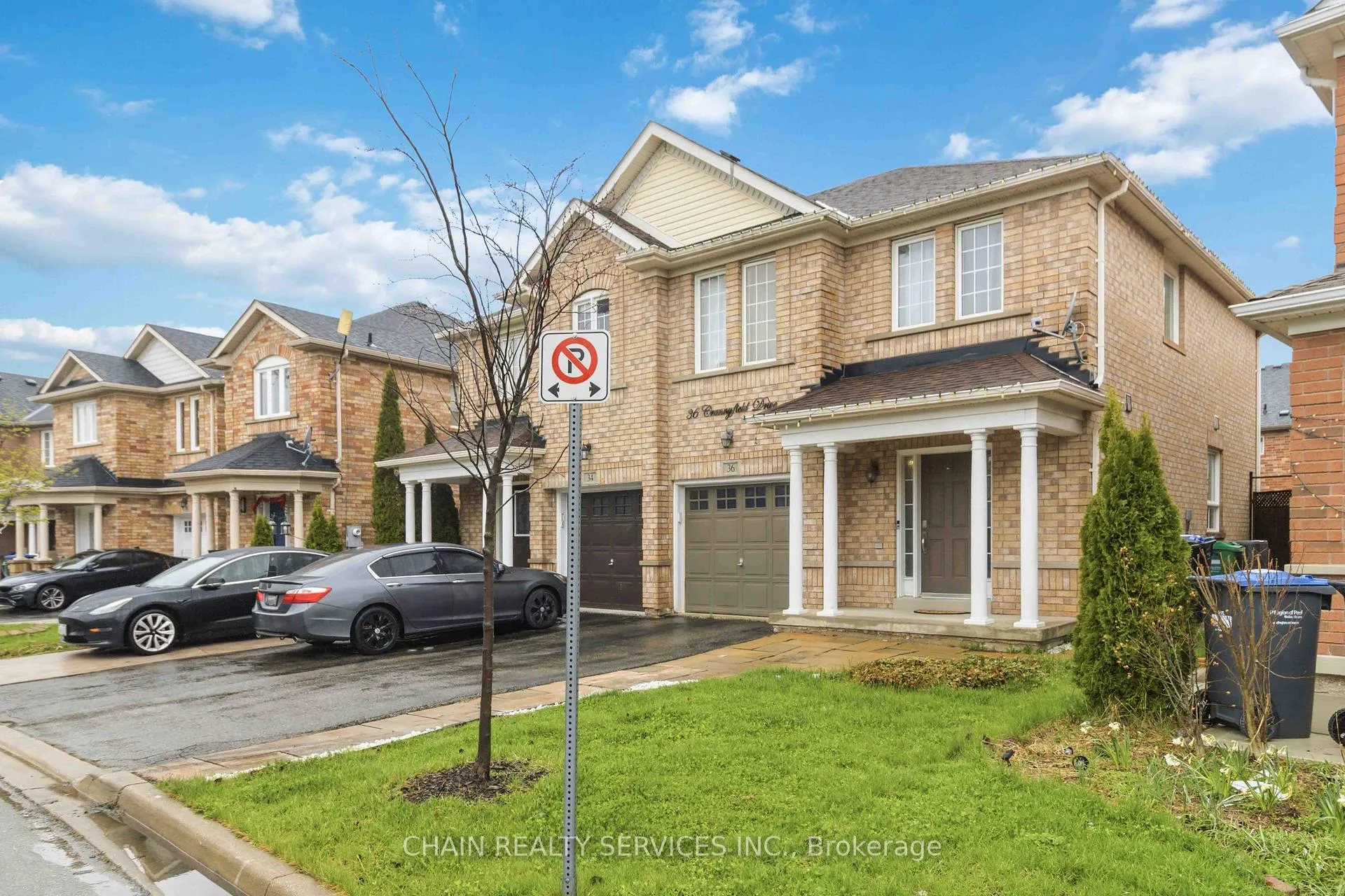 Photo 2 of 36 Crannyfield Drive, Brampton, Fletcher's Meadow — HOMEH