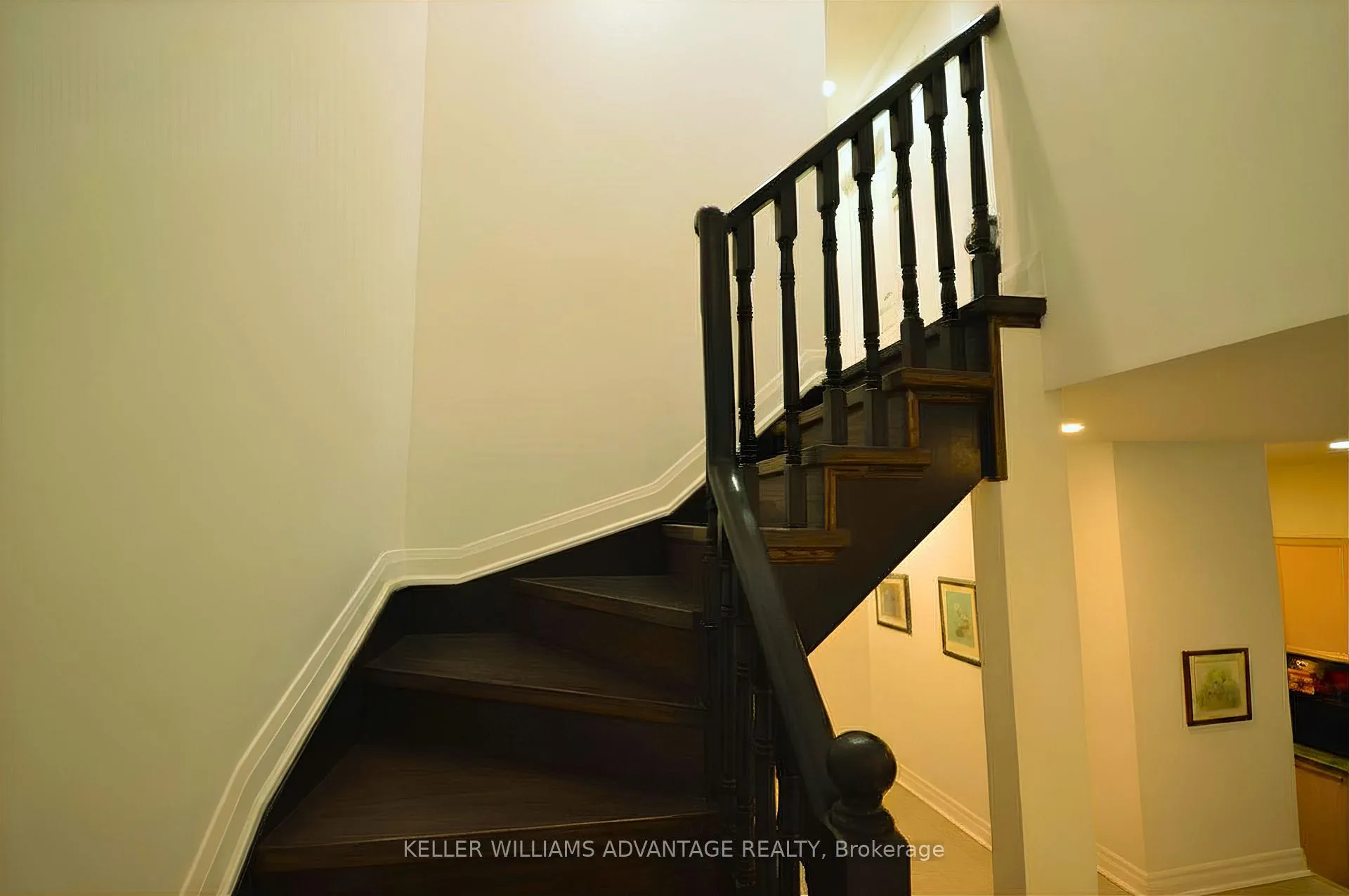 Photo 10 of Unit 11, 190 Harding Boulevard, Richmond Hill, North Richvale — HOMEH