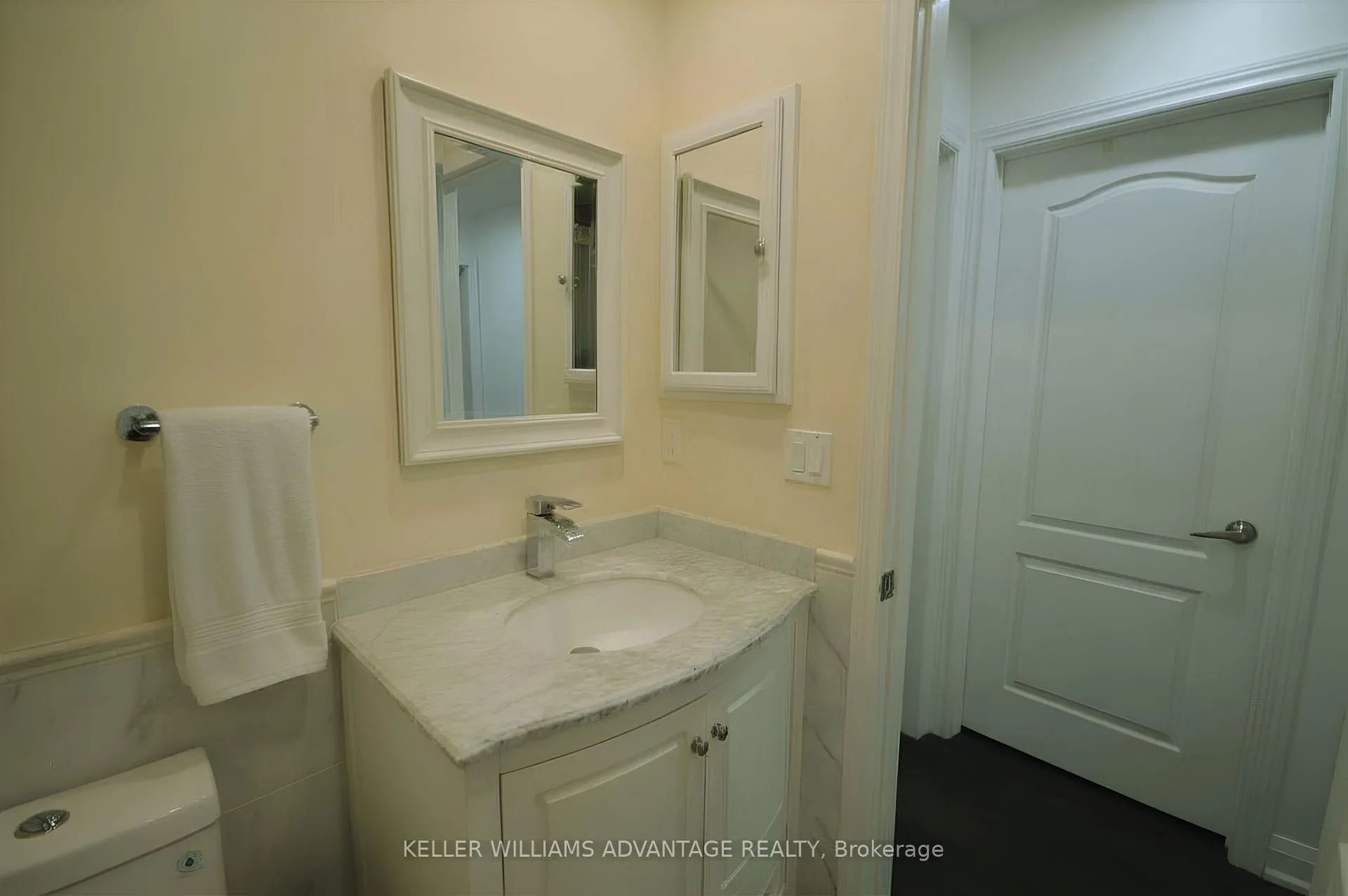 Photo 13 of Unit 11, 190 Harding Boulevard, Richmond Hill, North Richvale — HOMEH