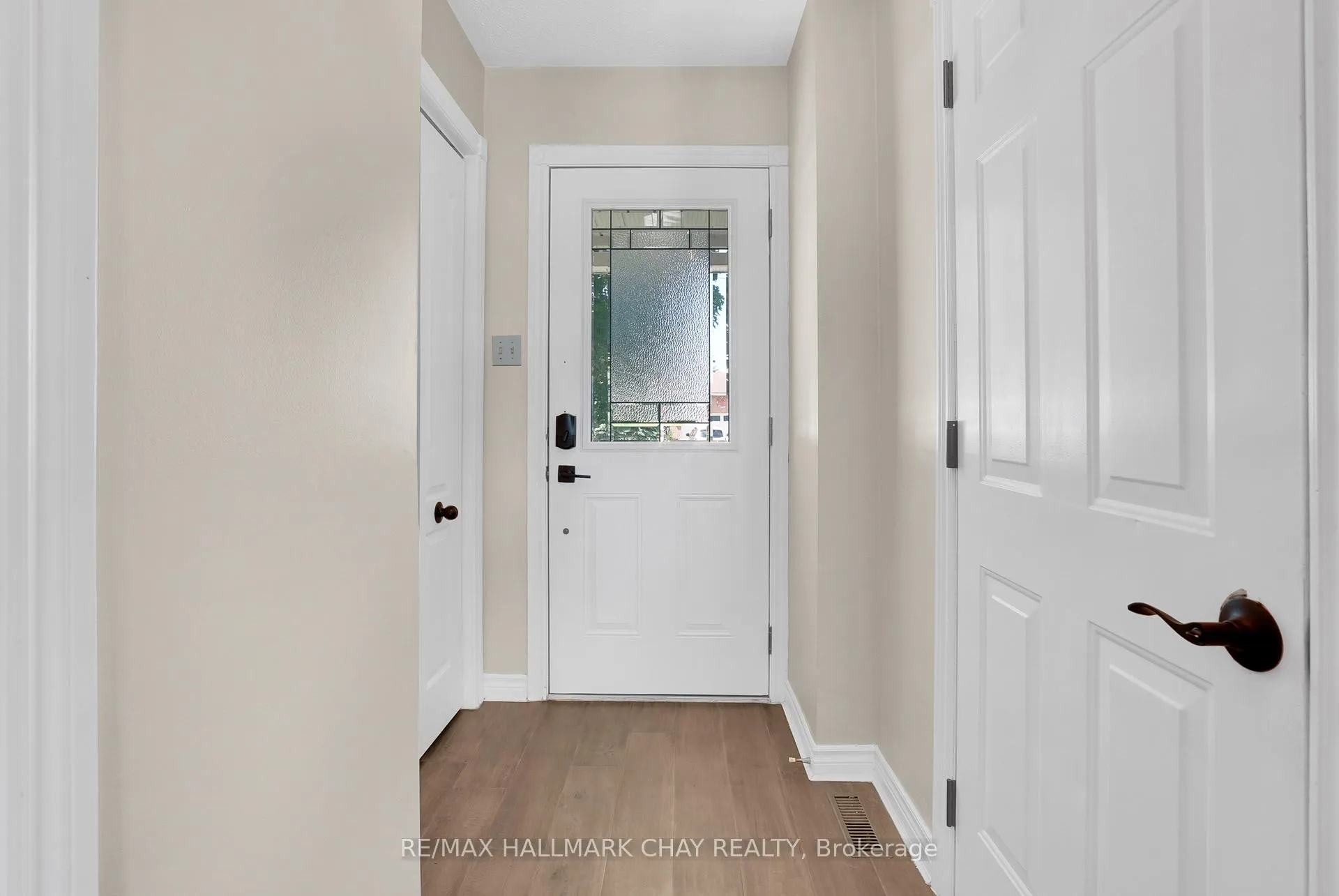 Photo 3 of 162 Ritchie Crescent, Springwater, Elmvale — HOMEH