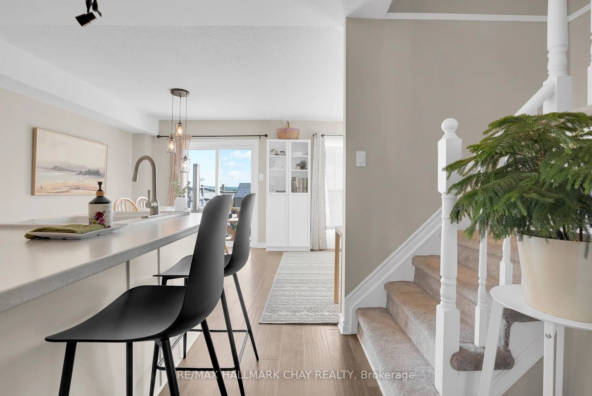 Photo 4 of 162 Ritchie Crescent, Springwater, Elmvale — HOMEH