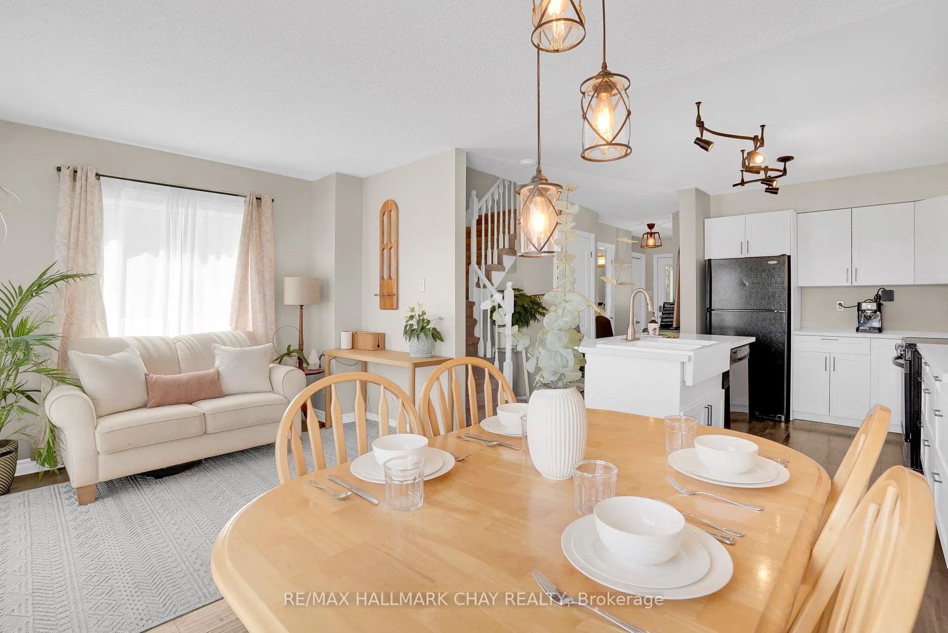 Photo 6 of 162 Ritchie Crescent, Springwater, Elmvale — HOMEH